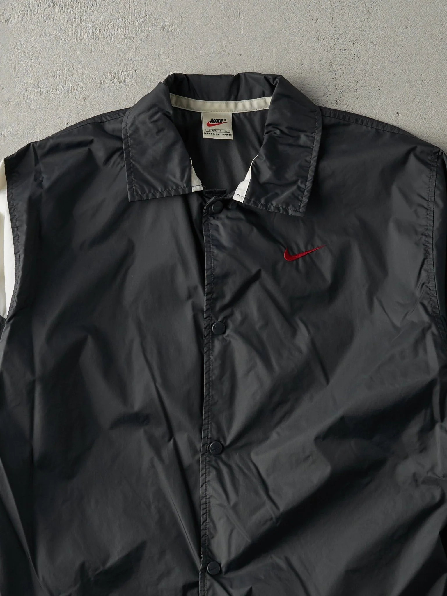 Vintage 90s Black and White Button Up Nike Swoosh Windbreaker Jacket (M) - Image 3
