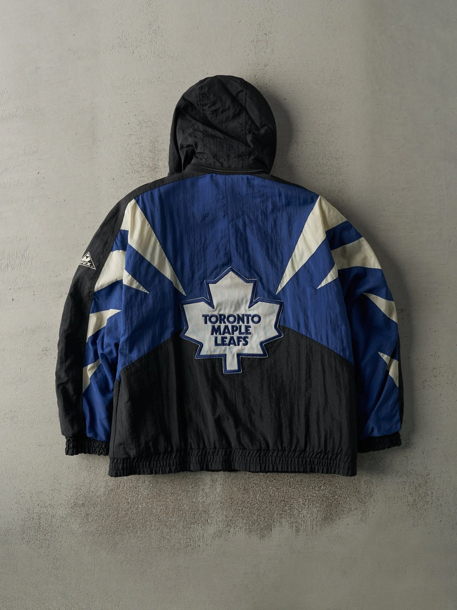 Vintage 90s Black, Blue & White Toronto Maple Leafs Apex Puffer Jacket (L) - Image 2