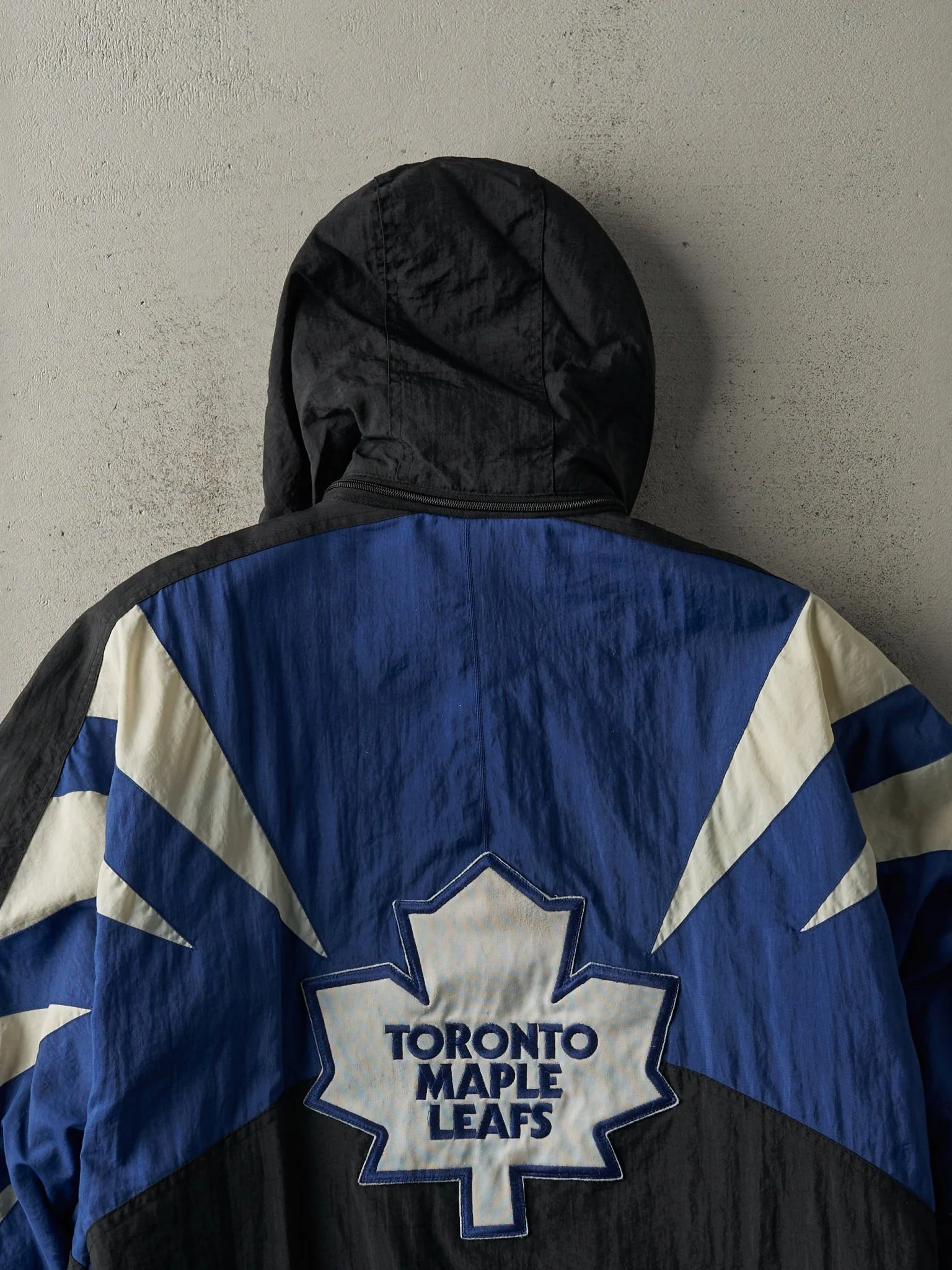 Vintage 90s Black, Blue & White Toronto Maple Leafs Apex Puffer Jacket (L) - Image 4
