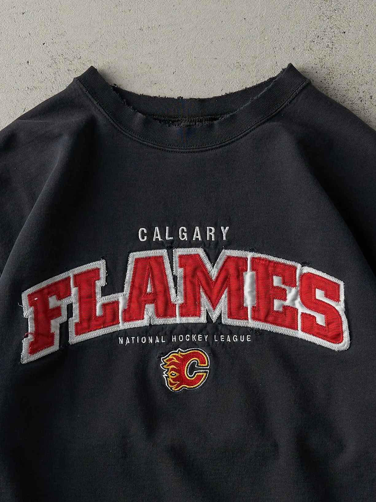 Vintage 90s Black Embroidered Calgary Flames Crewneck (L) - Image 2