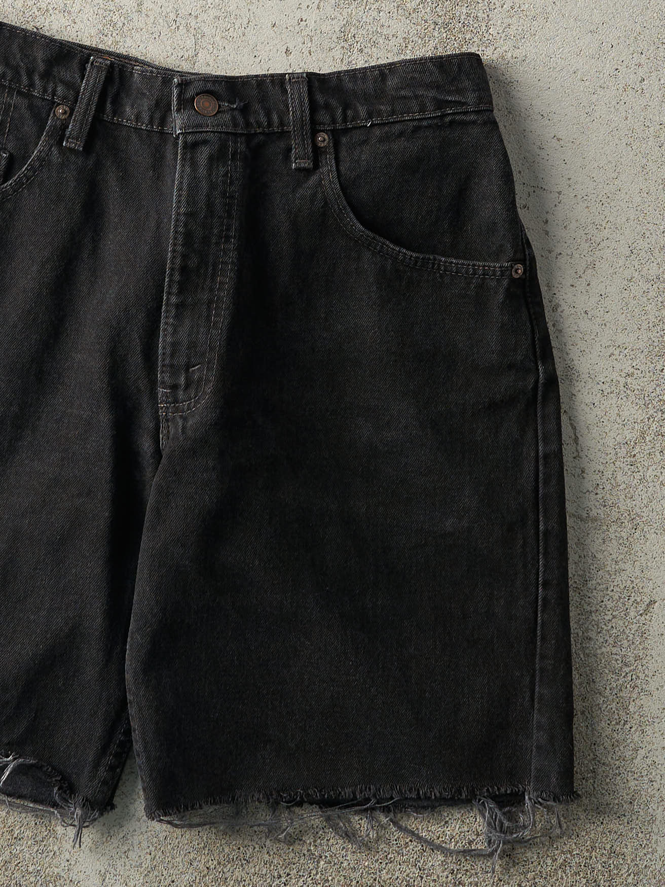 Vintage 90s Black Levi's 560 Cut Off Jean Shorts (32x9) - Image 4