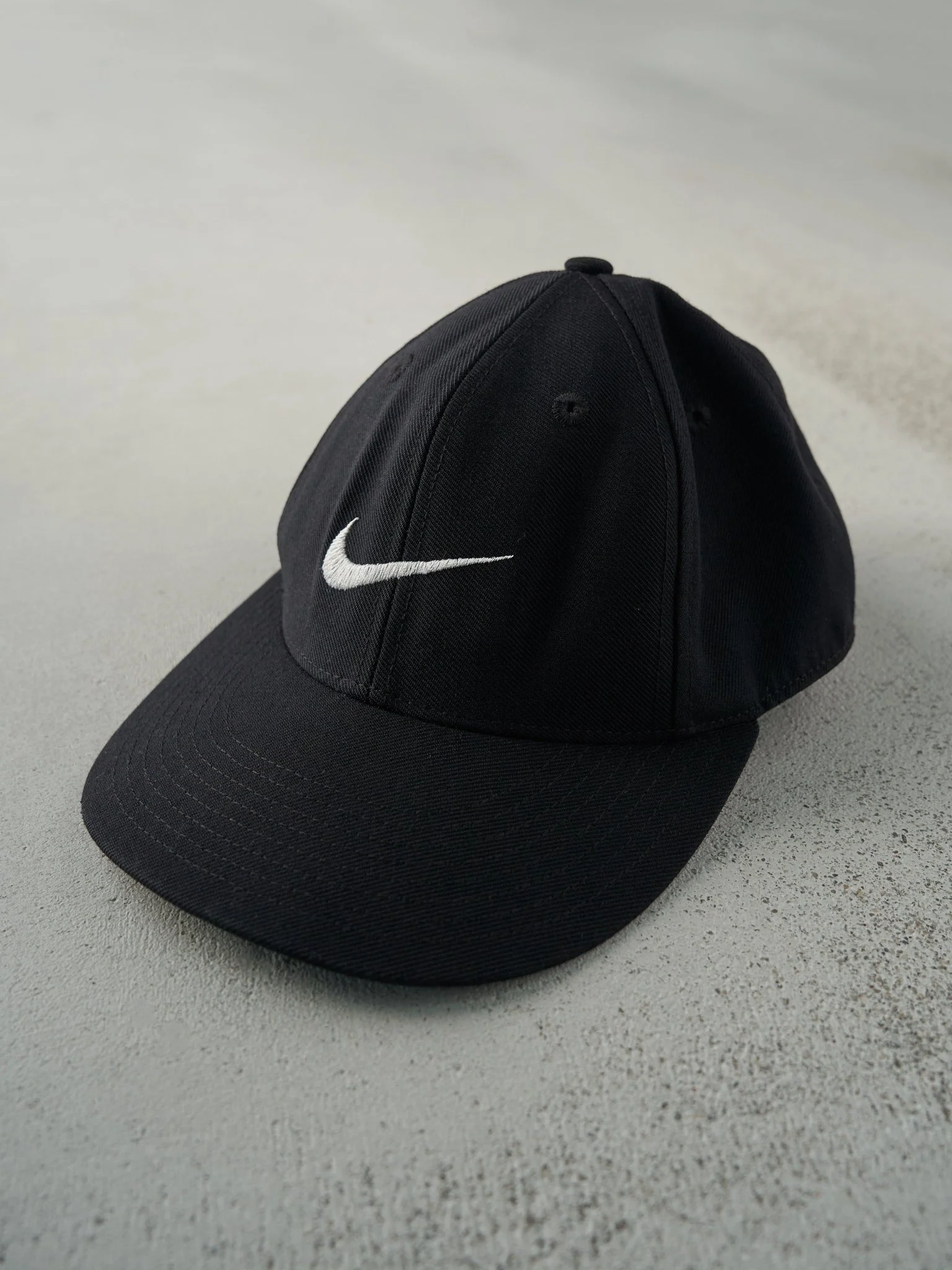 Vintage 90s Black Nike Fitted Hat (7 1/2) - Image 2
