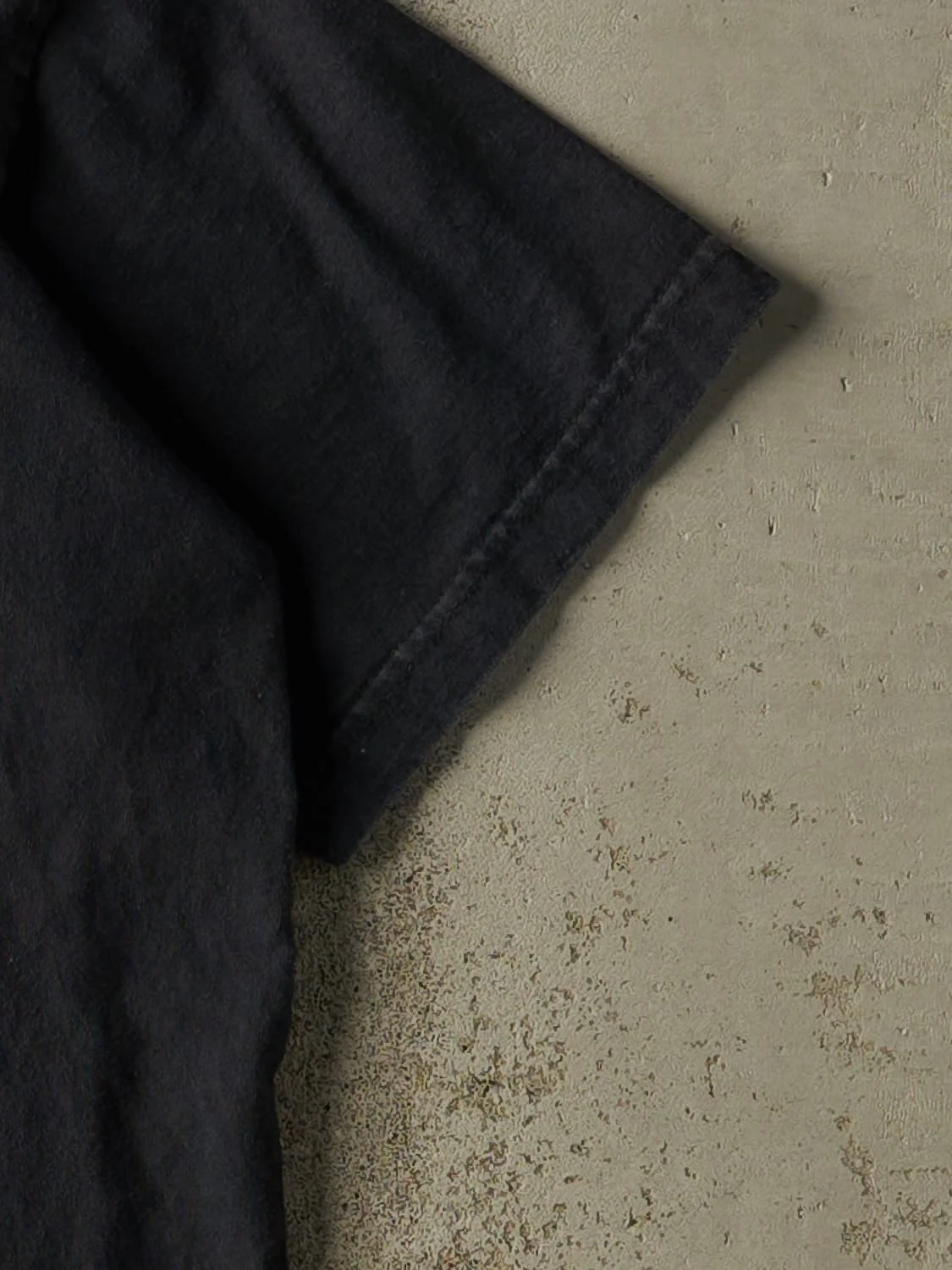 Vintage 90s Black Tommy Hilfiger Embroidered Tee (L/XL) - Image 4