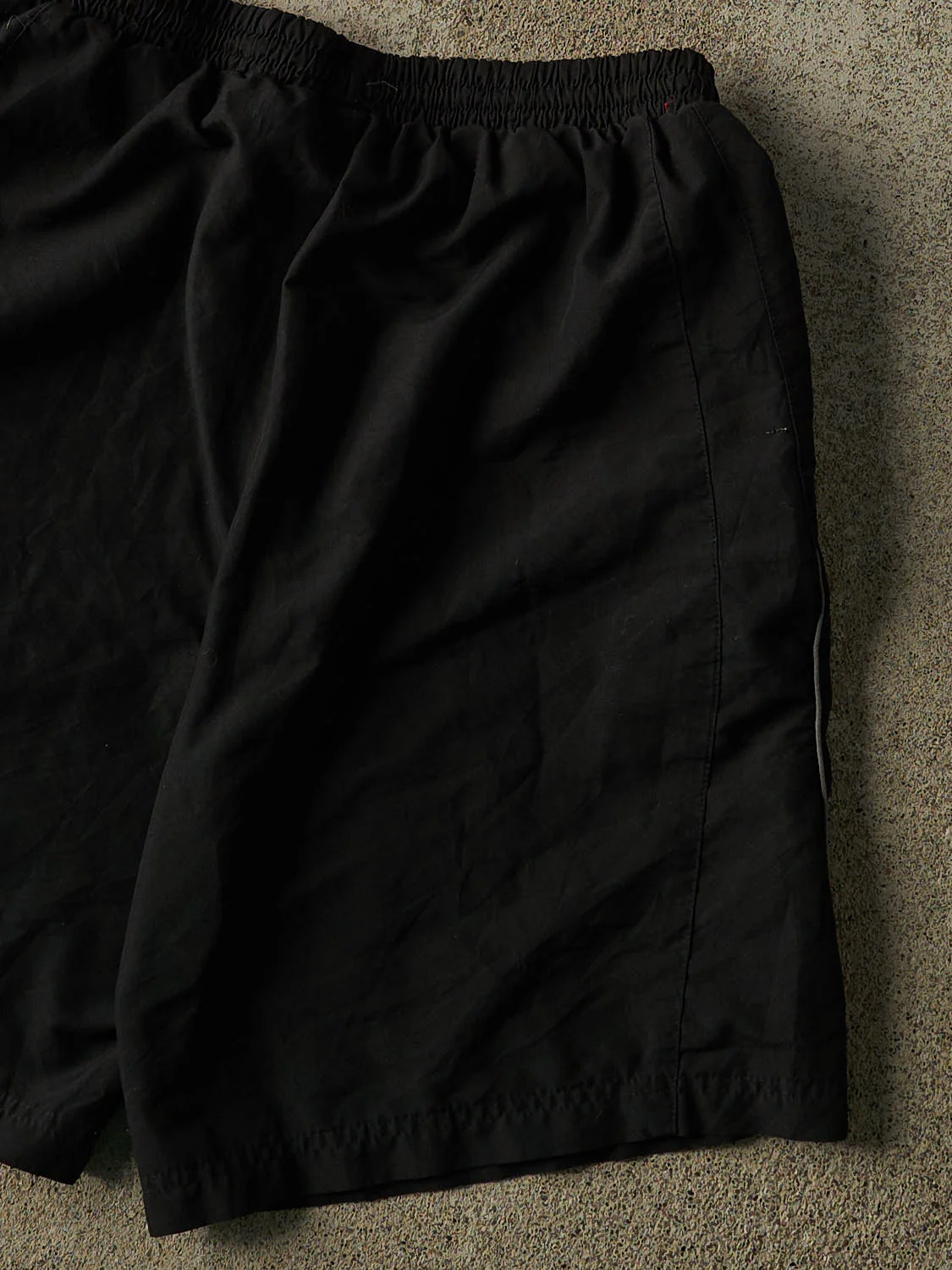 Vintage 90s Black Umbro Shorts (27x9) - Image 4