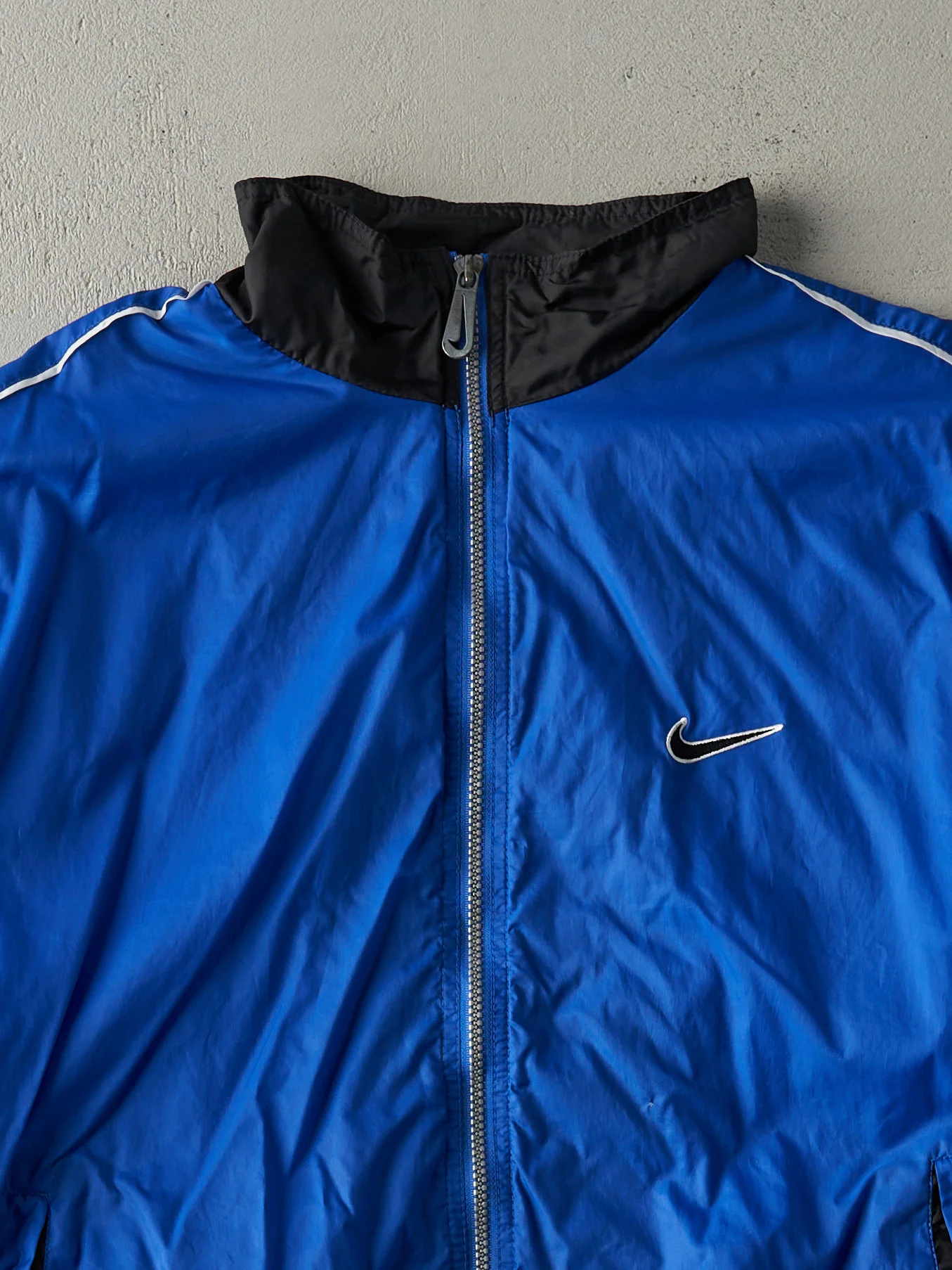 Vintage 90s Blue & Black Nike Windbreaker Jacket (M) - Image 3