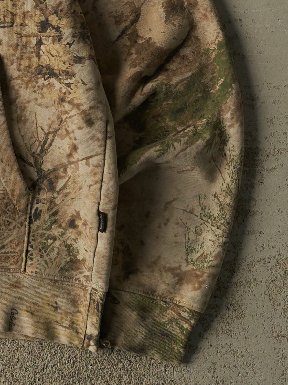 Vintage 90s Camo Cabela's Embroidered Hoodie (M) - Image 4