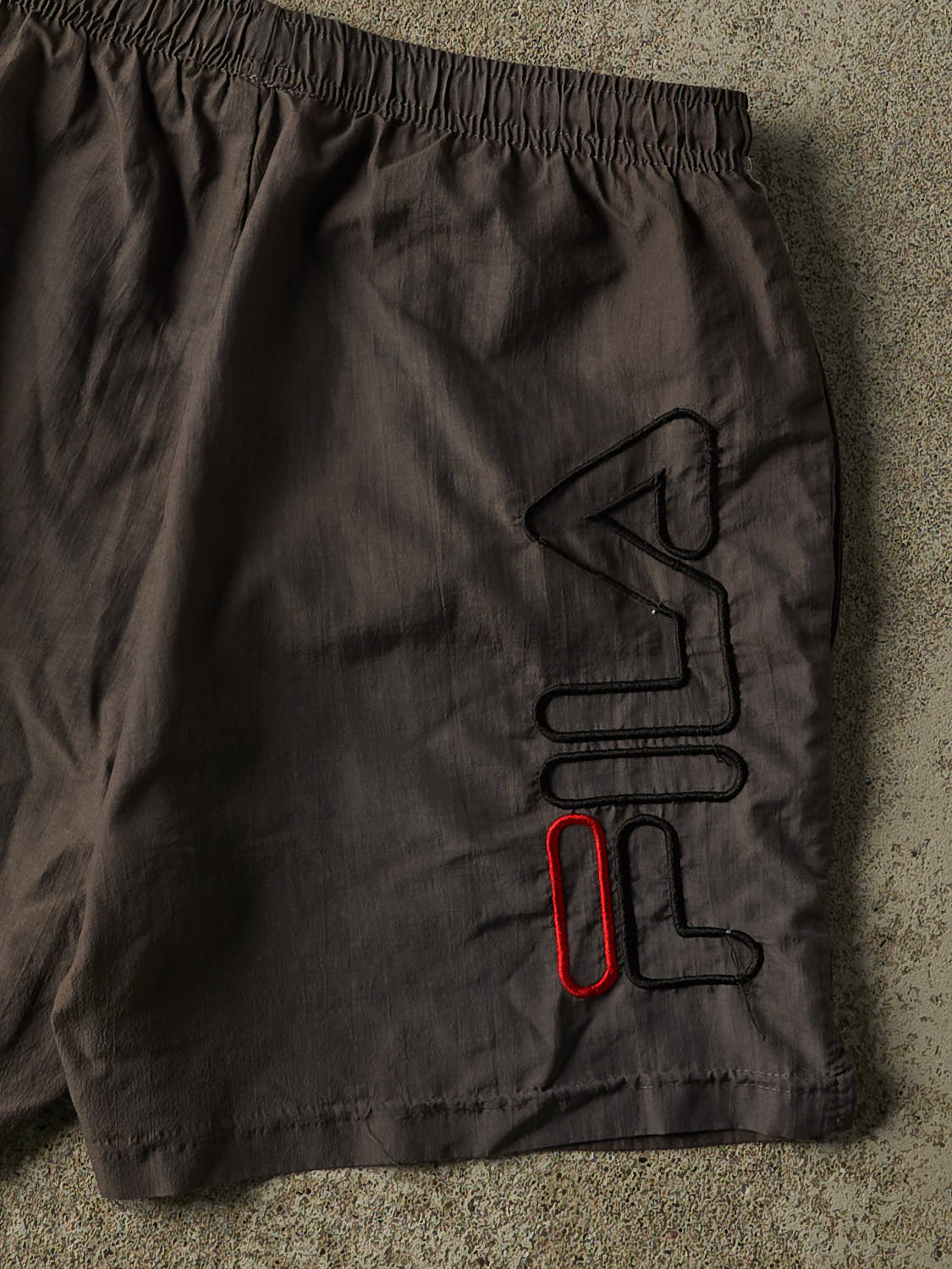 Vintage 90s Charcoal Grey Fila Track Shorts (27x5) - Image 4