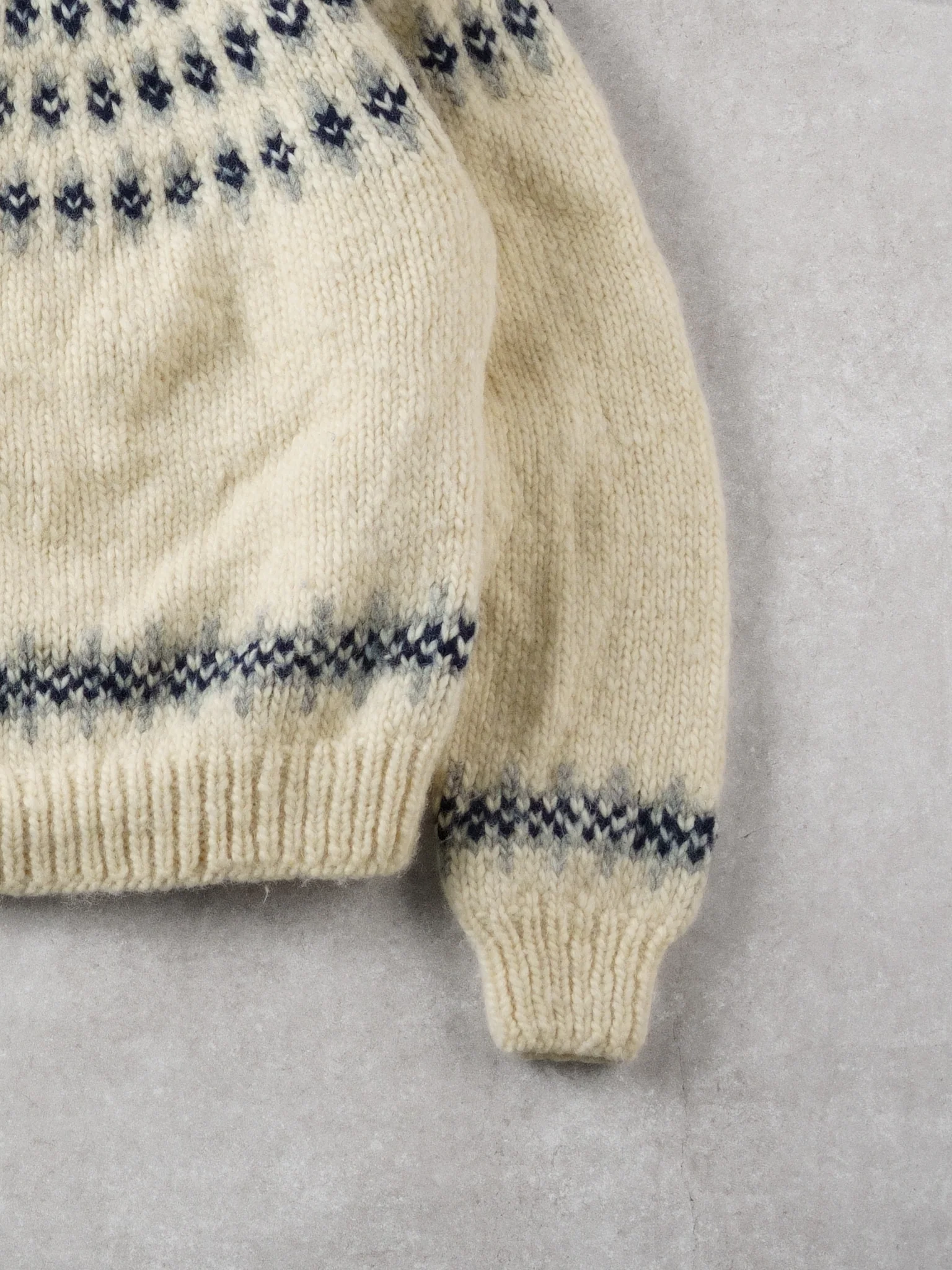 Vintage 90s Cream and Blue Patterned Knit Sweater (M) - Image 3