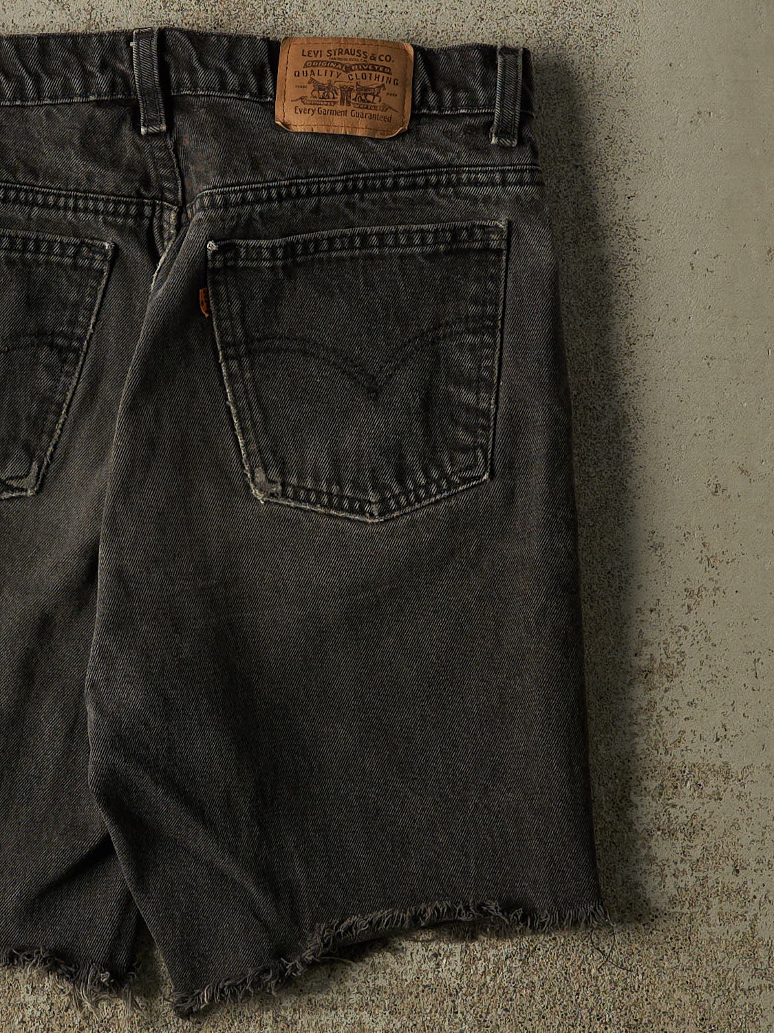 Vintage 90s Faded Black Levi's Orange Tab Denim Shorts (32x8.5) - Image 5