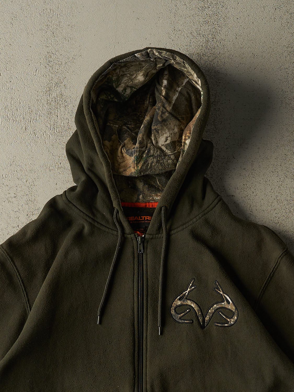 Vintage Y2K Green Realtree Embroidered Zip Up Hoodie (L/XL) - Image 2