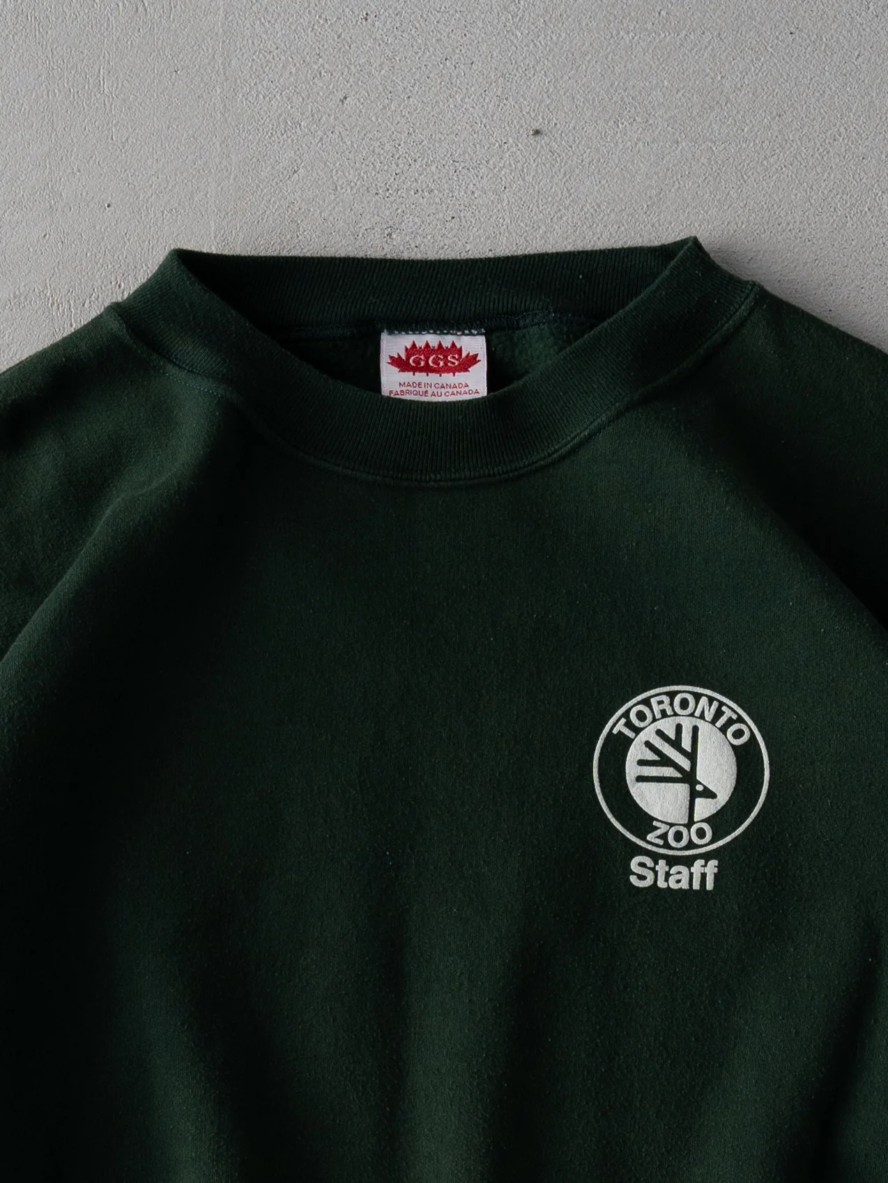 Vintage 90s Green Toronto Zoo Cropped Crewneck (M) - Image 2