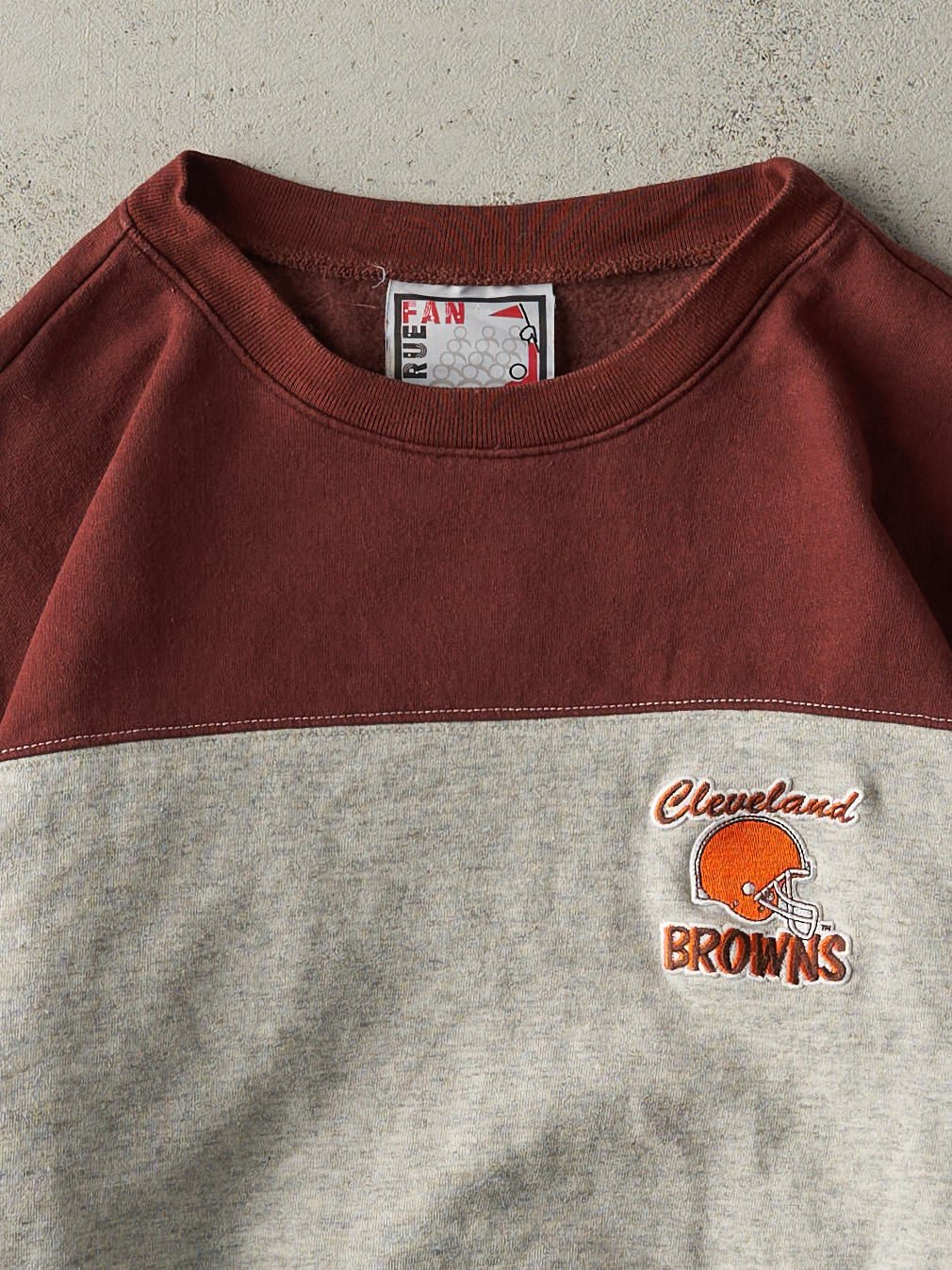 Vintage 90s Grey, Brown & Orange Cleveland Browns Embroidered Crewneck (M) - Image 2