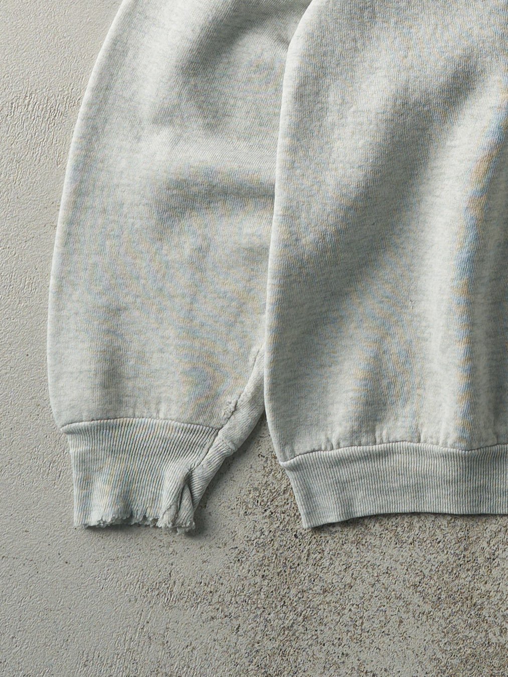 Vintage 90s Heather Grey Embroidered Oakland Raiders Bootleg Boxy Crewneck (M) - Image 3