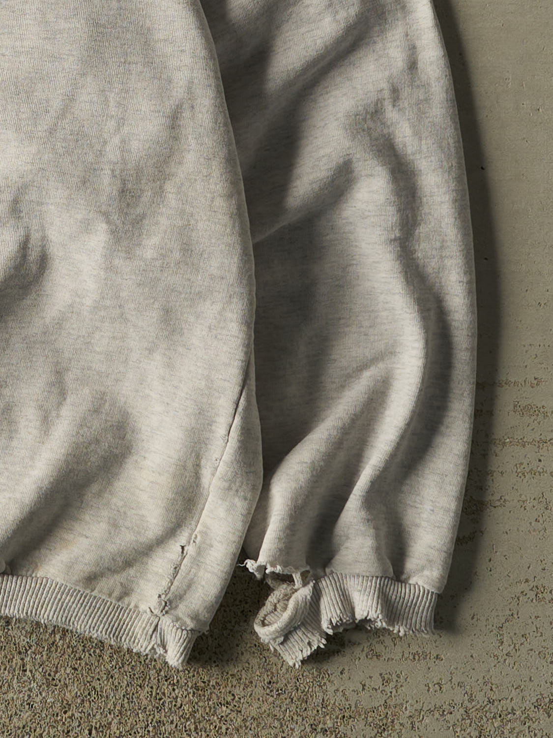 Vintage 90s Heather Grey Guess Embroidered Crewneck (XL/XXL) - Image 4