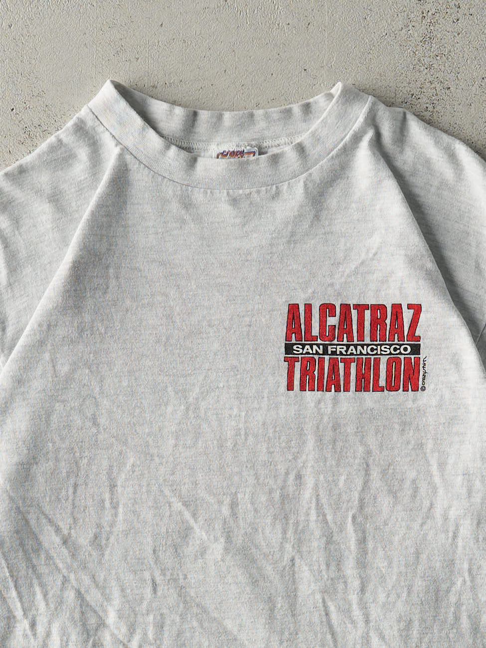Vintage 90s Heather Grey Alcatraz Triathlon Single Stitch Tee (M) - Image 3