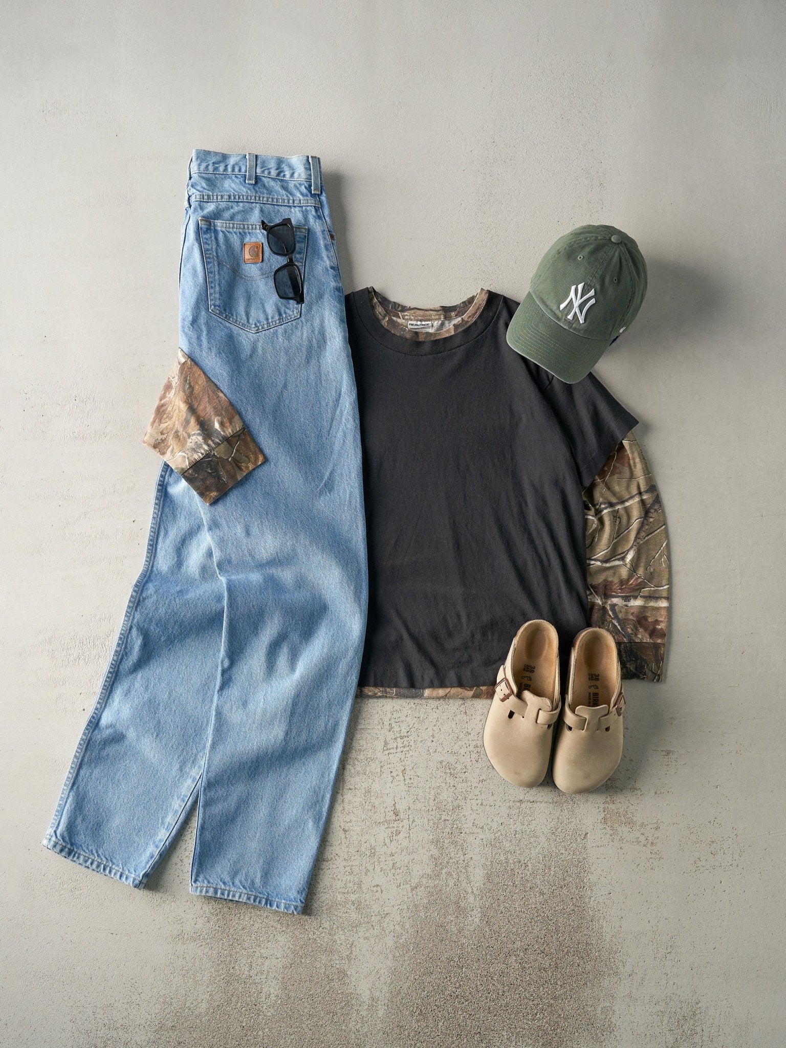 Vintage 90s Light Wash Carhartt Jeans (32x36) - Image 2