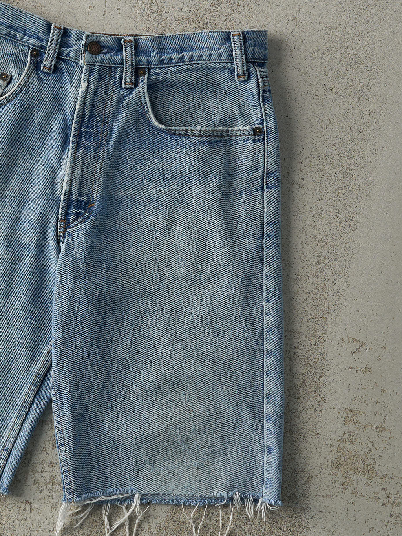 Vintage 90s Light Wash Cut Off Jean Shorts (32x11) - Image 4