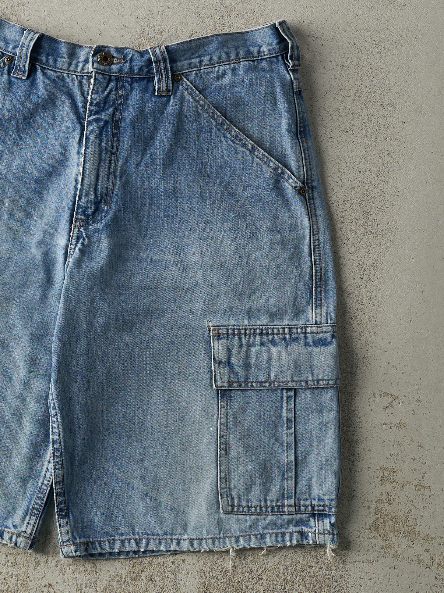 Vintage 90s Light Wash Lee Dungaree Cargo Jean Shorts (34x12) - Image 4