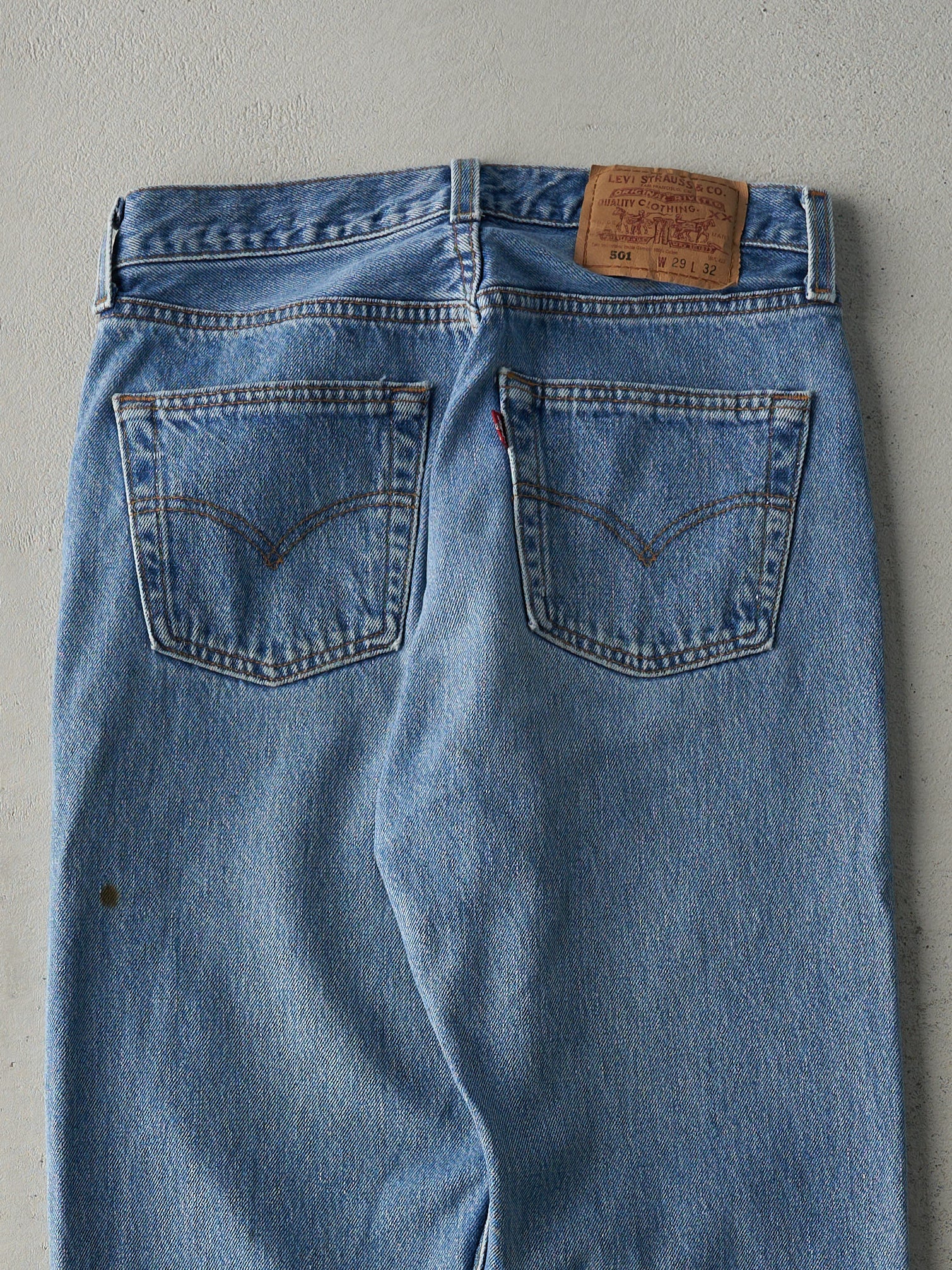 Vintage 90s Light Wash Levi's 501 Jeans (28x31) - Image 4