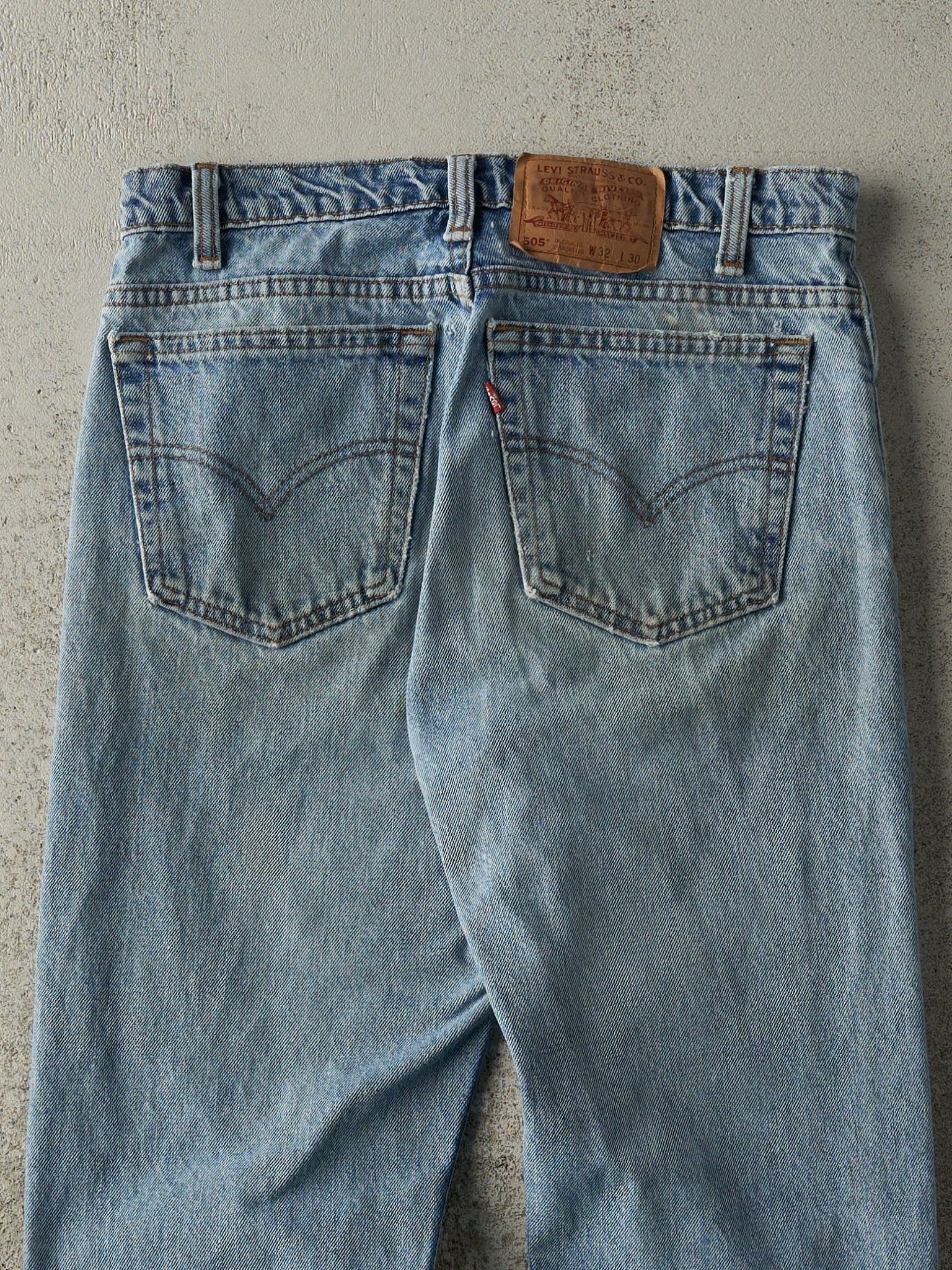 Vintage 90s Light Wash Levi's 505 Jeans (31x30) - Image 4