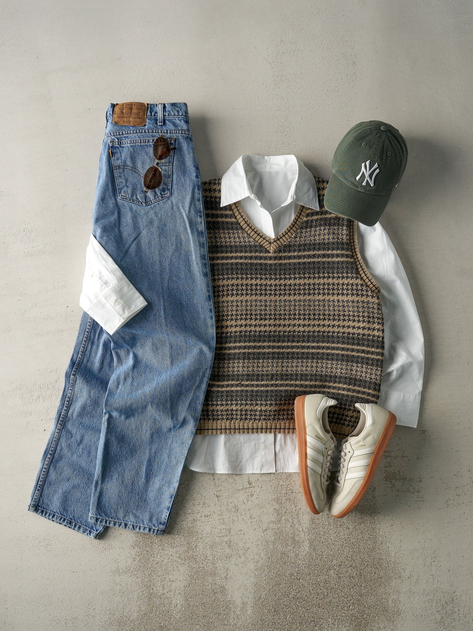 Vintage 90s Light Wash Levi's 550 Orange Tab Jeans (34x31.5) - Image 2
