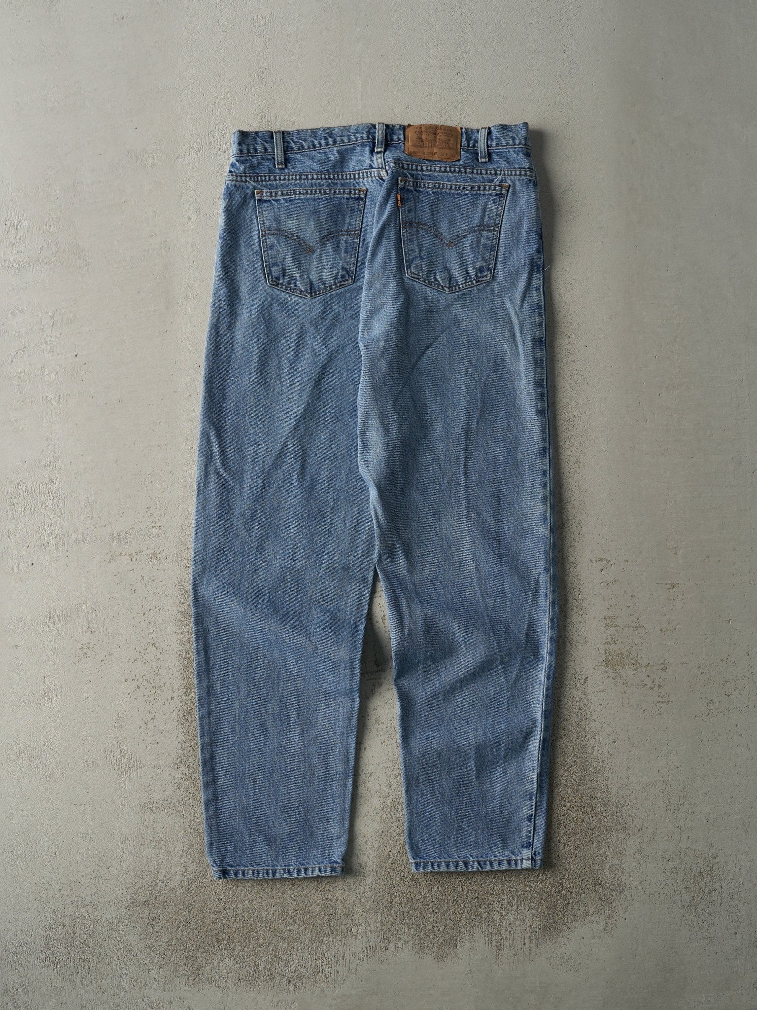 Vintage 90s Light Wash Levi's 550 Orange Tab Jeans (34x31.5) - Image 3