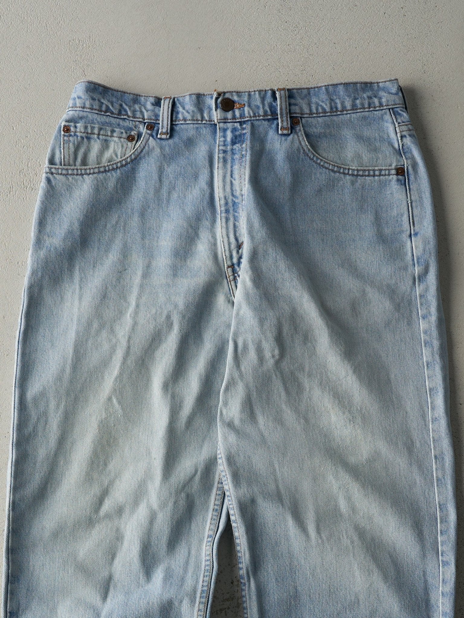 Vintage 90s Light Wash Levi's 555 Jeans (34x32.5) - Image 4