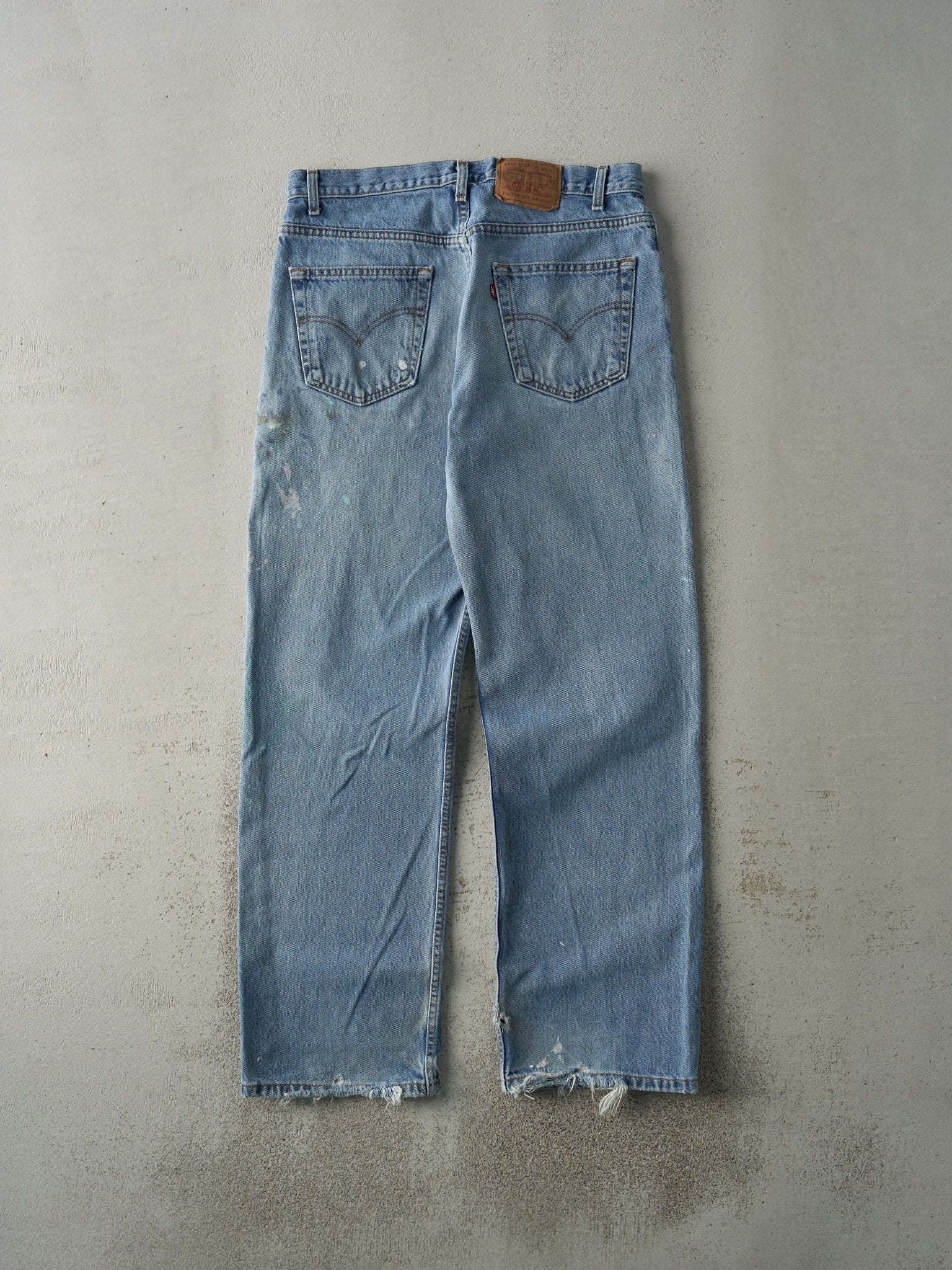 Vintage 90s Light Wash Levi's 565 Jeans (34x32) - Image 3