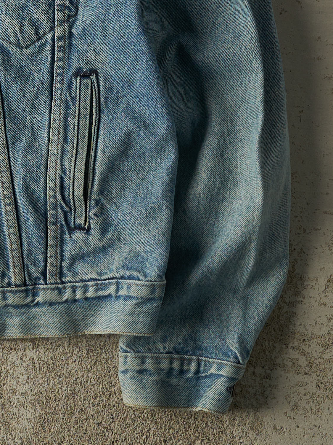 Vintage 90s Light Wash Levi's Denim Jacket (S) - Image 4