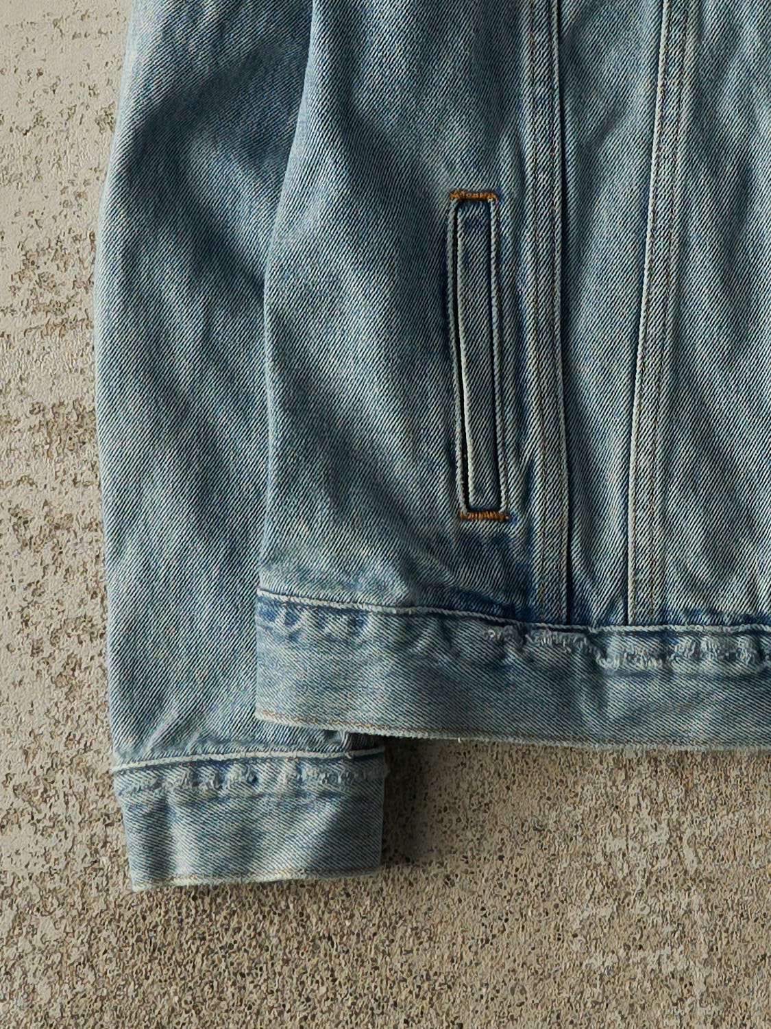 Vintage 90s Light Wash Levi's Jean Jacket (XS) - Image 3