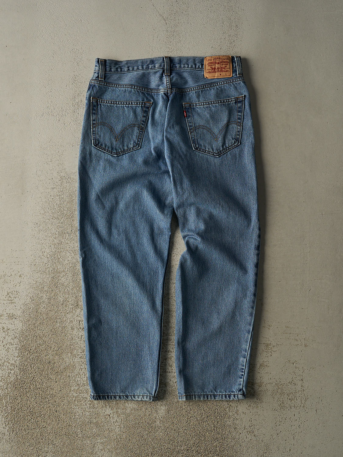Vintage 90s Light Wash Levi's Relaxed Fit Jeans (32x29) - Image 3
