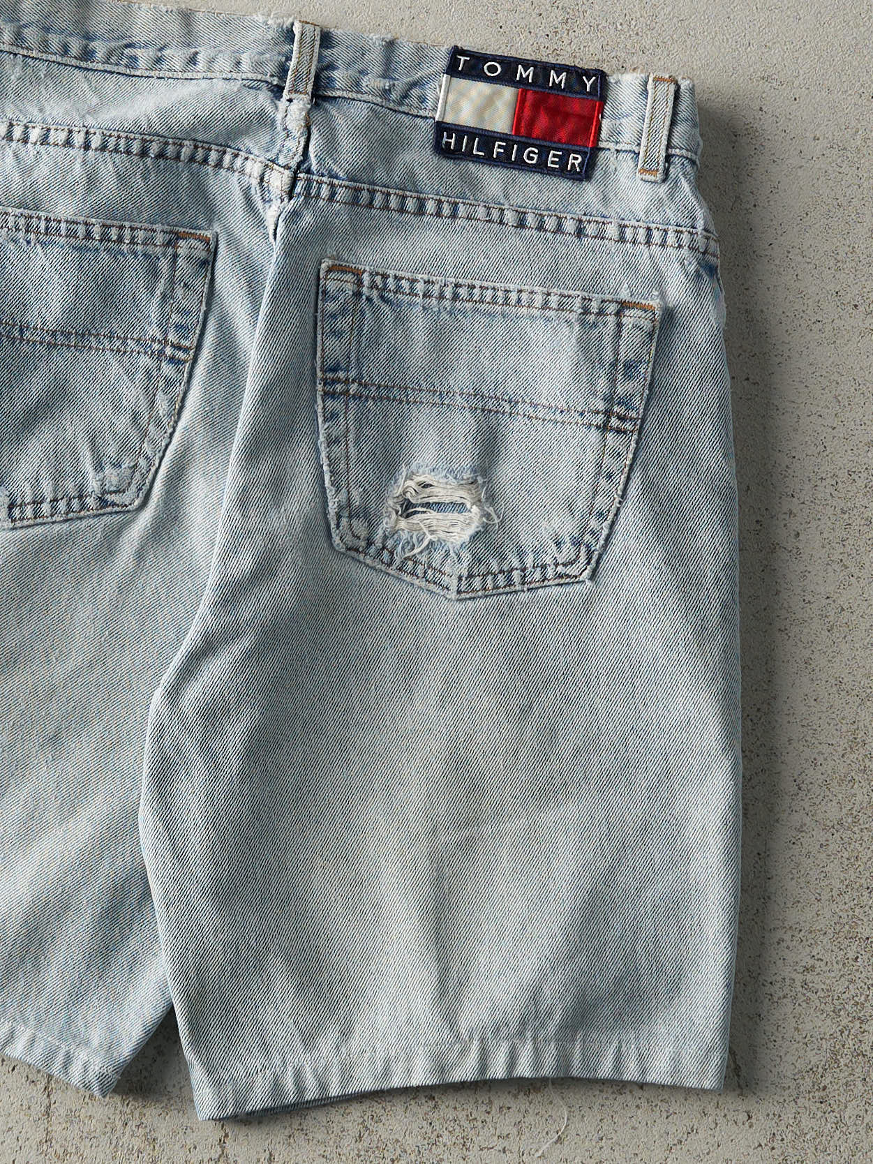 Vintage 90s Light Wash Tommy Hilfiger Jean Shorts (30x8.5) - Image 5