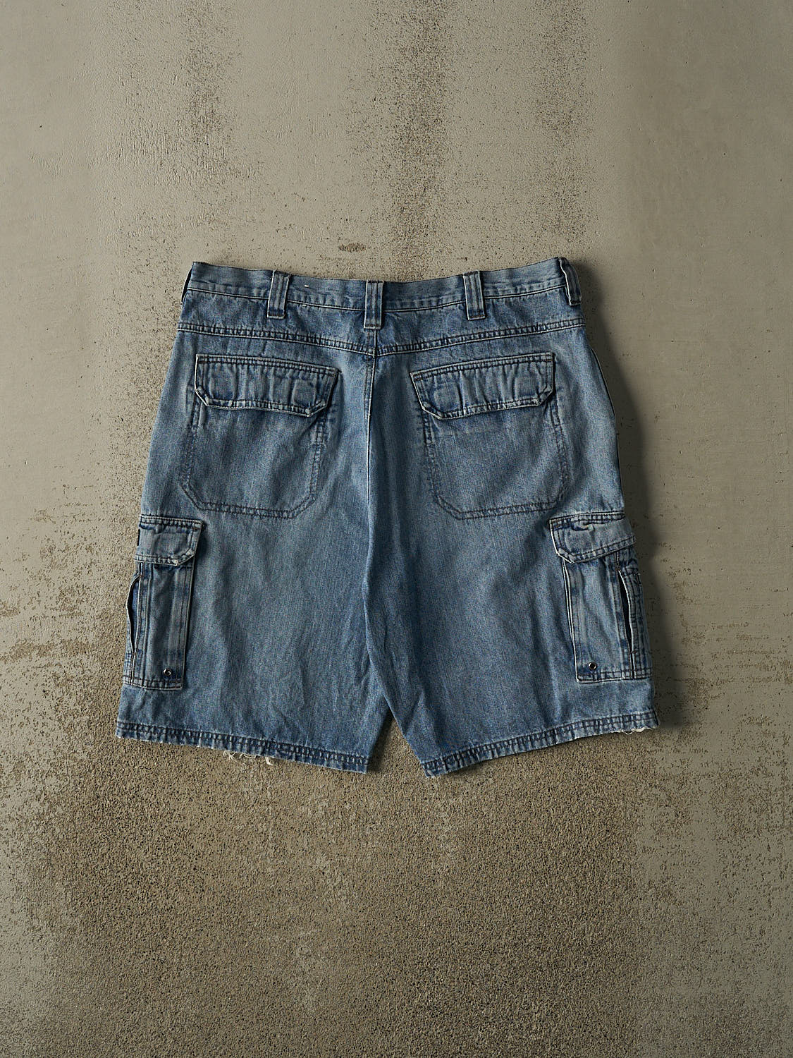 Vintage 90s Light Wash Wrangler Cargo Jorts (36x10) - Image 2