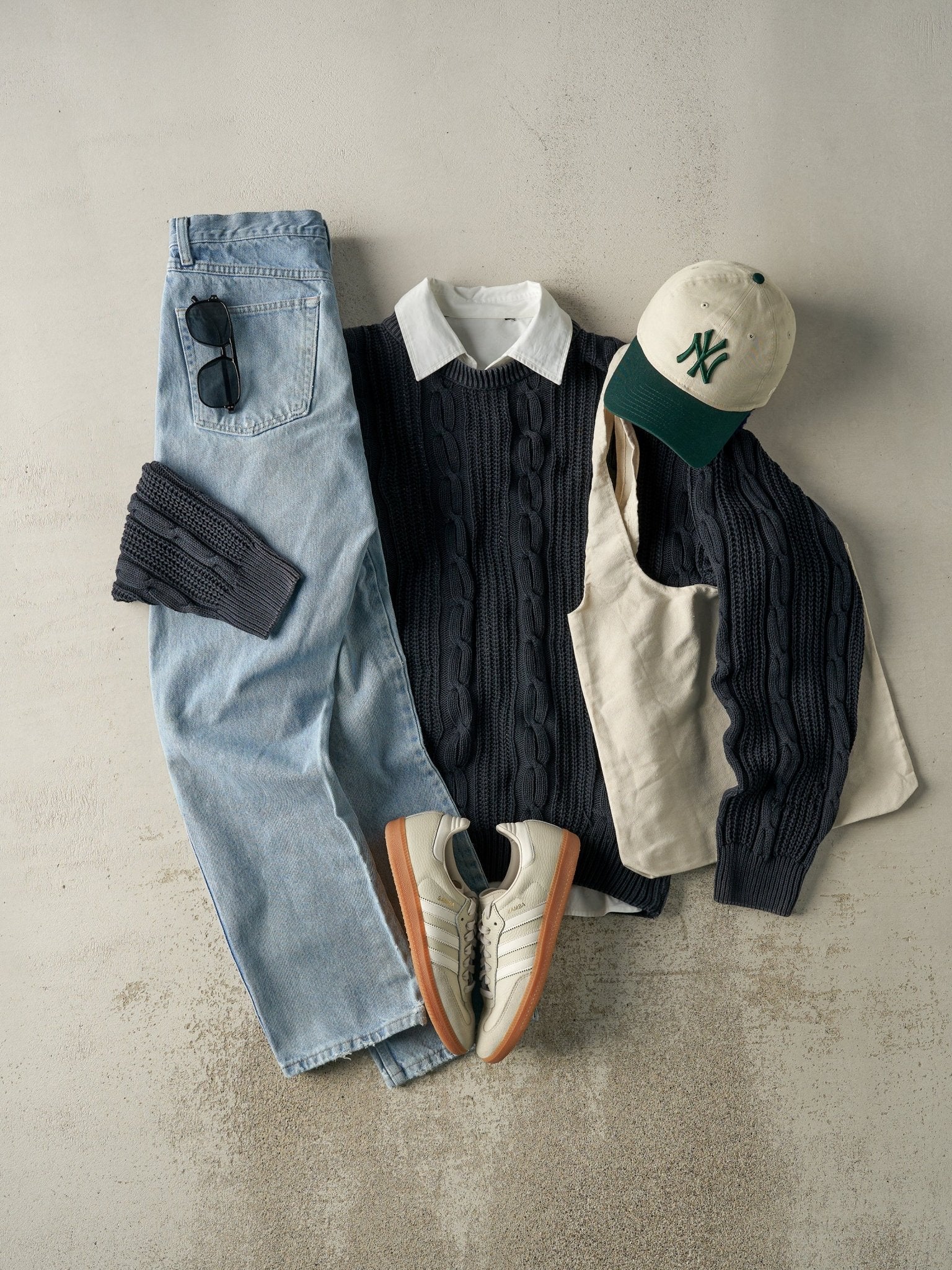 Vintage 90s Light Wash Wrangler Jeans (31x30) - Image 2