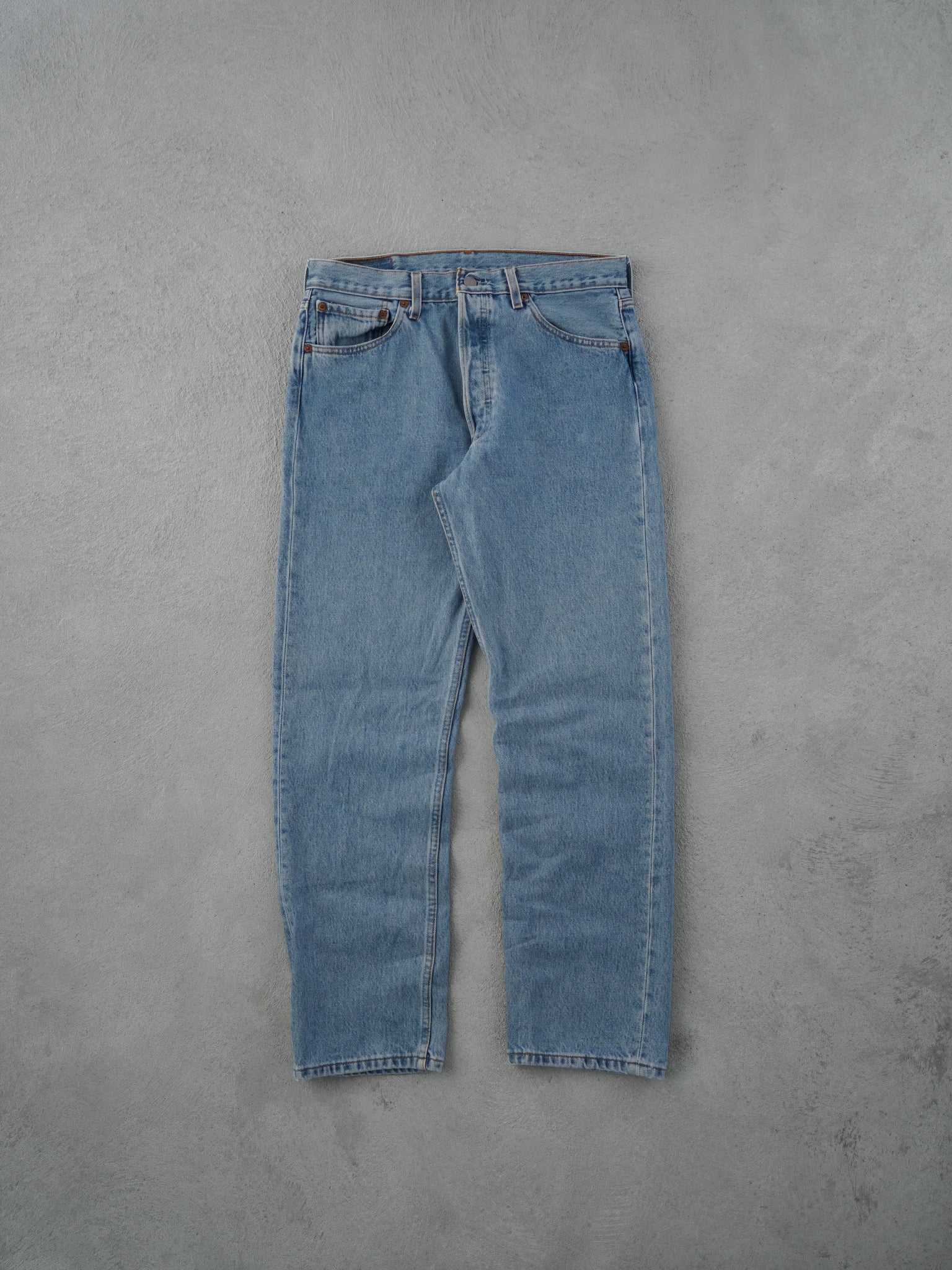 Vintage 90s Light Washed Blue Levi's 501 Denim Jeans (33x30)