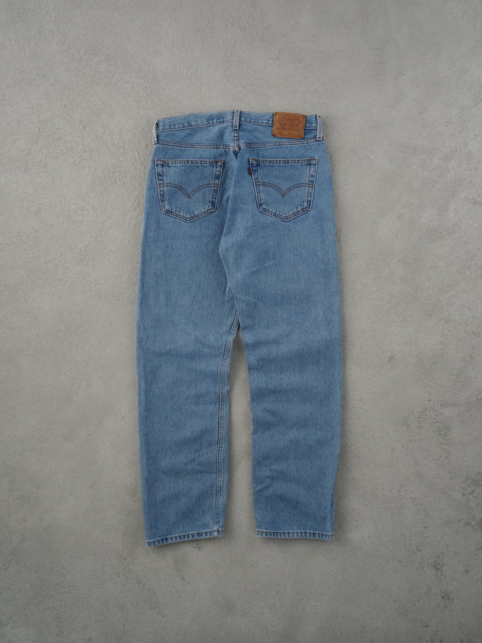 Vintage 90s Light Washed Blue Levi's 501 Denim Jeans (33x30) - Image 2