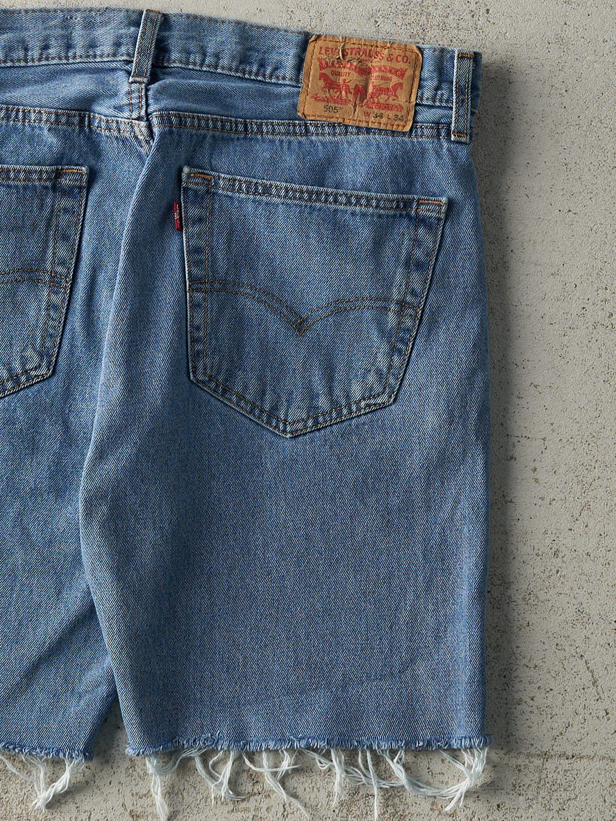 Vintage 90s Mid Wash Levi's 505 Cut Off Jean Shorts (35.5x8) - Image 4