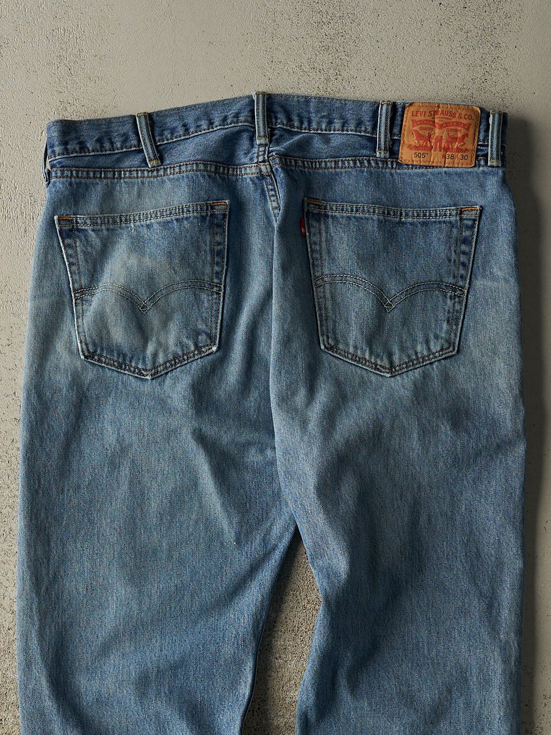 Vintage Y2K Mid Wash Levi's 505 Jeans (38x29.5) - Image 5