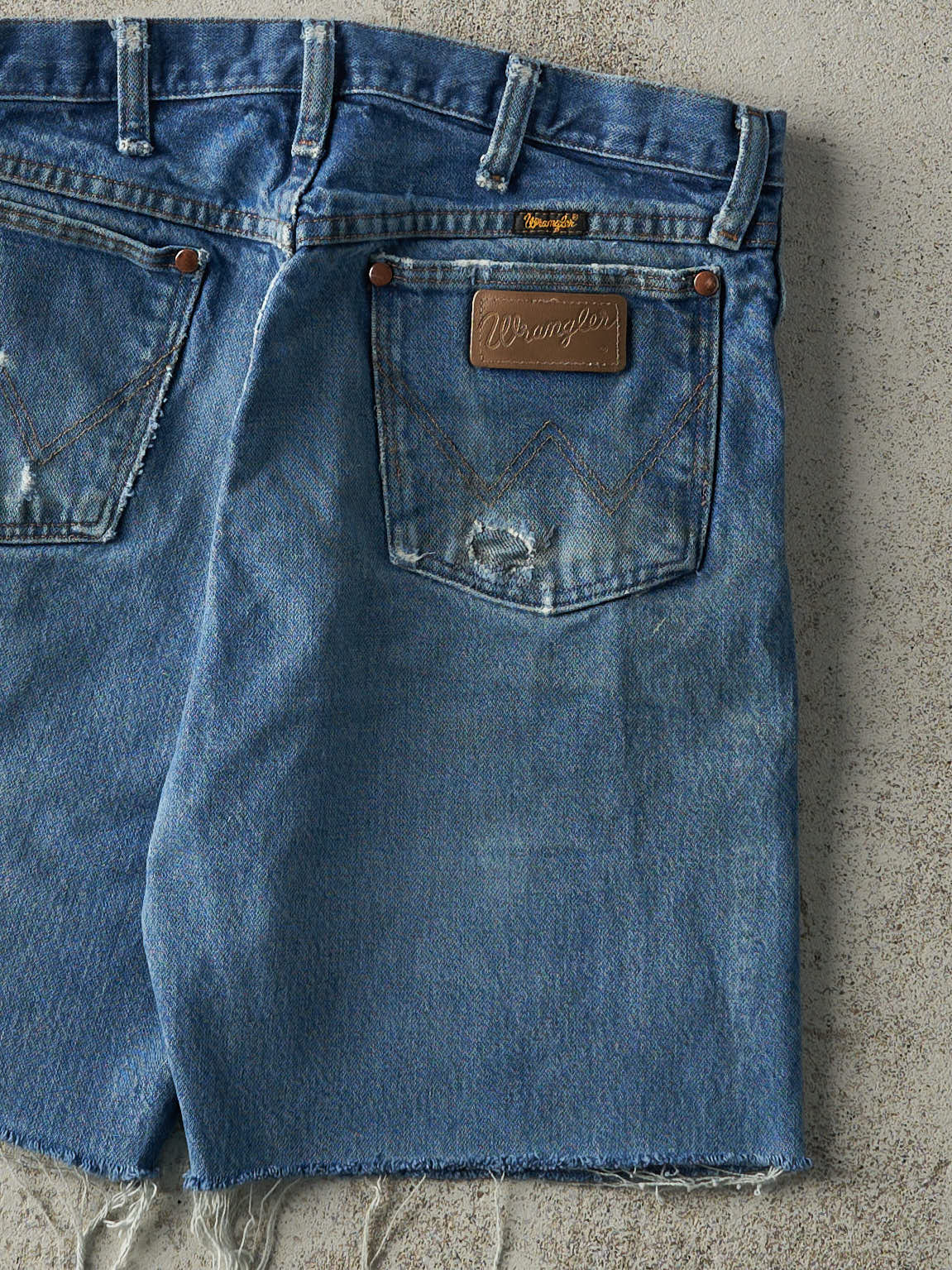 Vintage 80s Mid Wash Wrangler Cut Off Jean Shorts (31x7.5) - Image 4