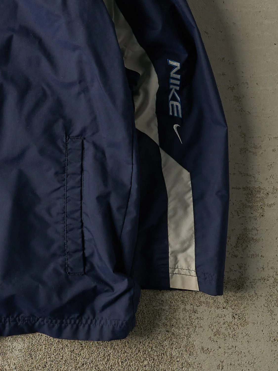 Vintage Y2K Navy Blue Nike Windbreaker Jacket (L) - Image 4