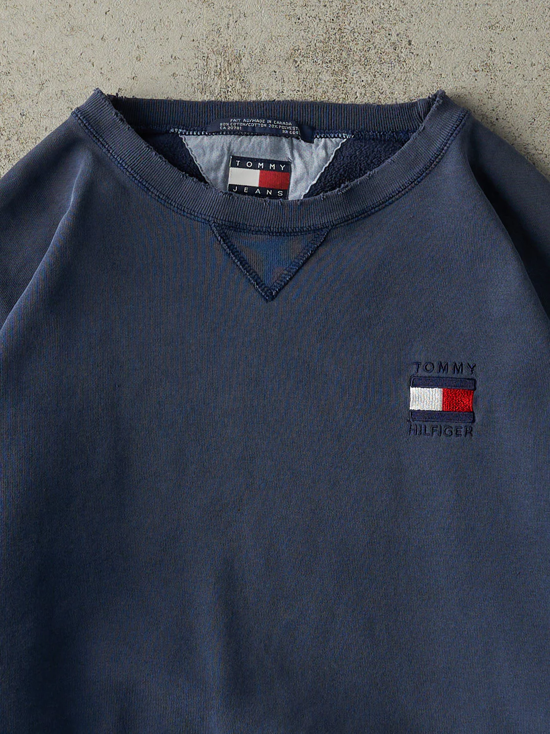 Vintage 90s Navy Blue Tommy Hilfiger Embroidered Boxy Crewneck (L/XL) - Image 2