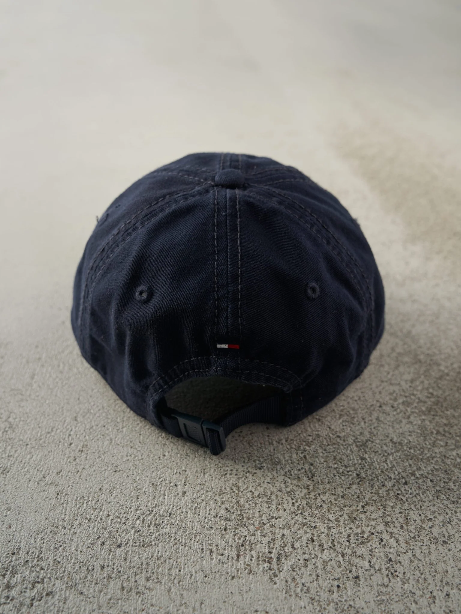 Vintage Y2K Navy Blue Tommy Hilfiger New York City Buckle Back Hat - Image 3