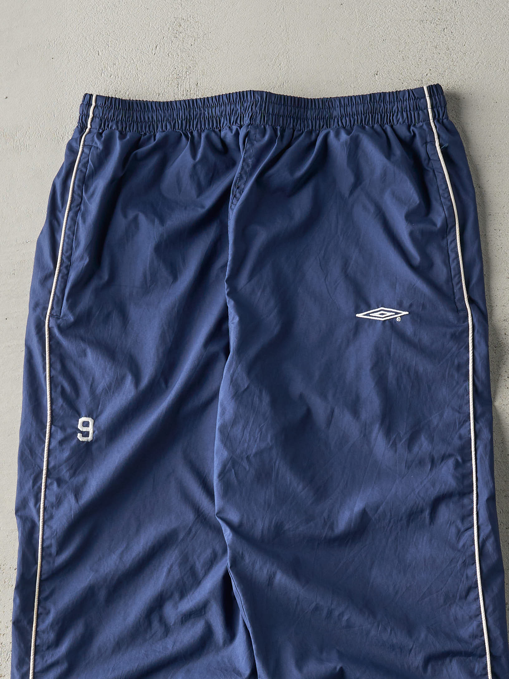 Vintage 90s Navy Blue Umbro Windbreaker Pants (32x31) - Image 4