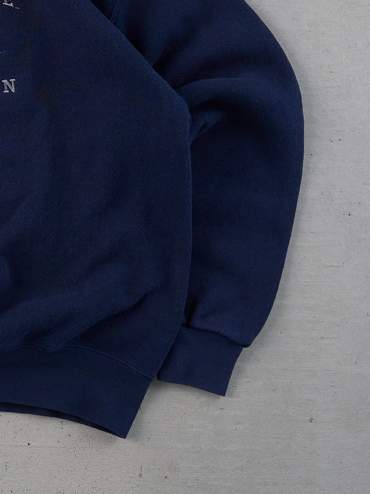 Vintage 90s Navy Blue University of Wisconsin Lacrosse Crewneck (M) - Image 3