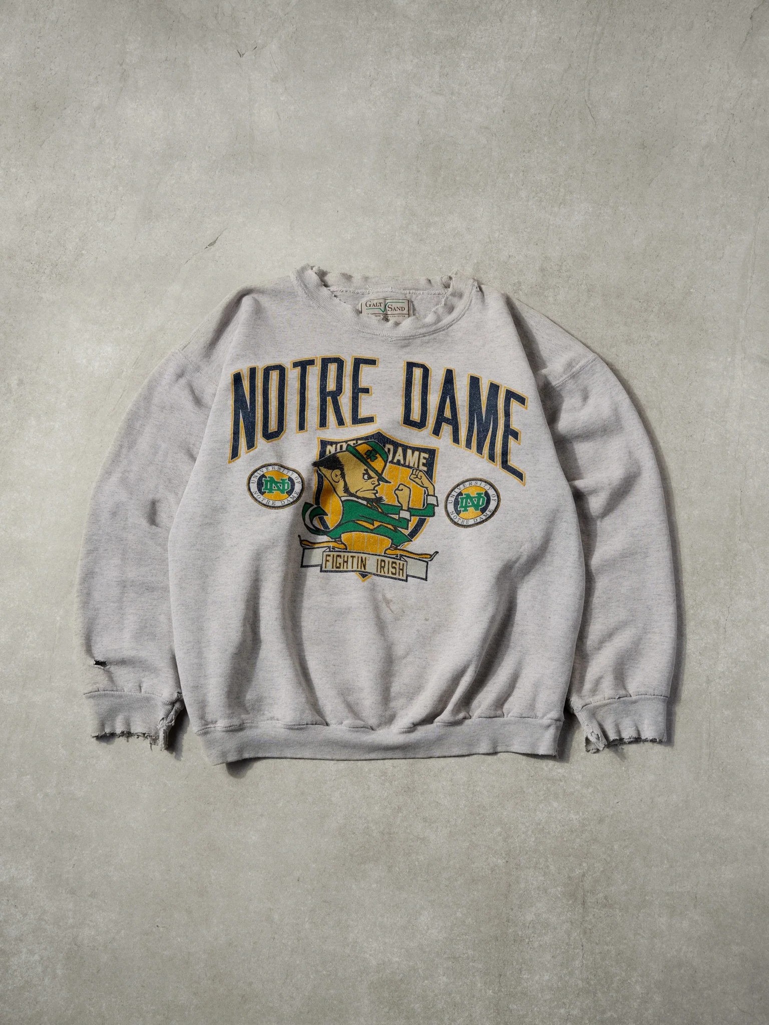 VIntage 90s Notre Dame Fighting Irish Graphic Crewneck (M/L)