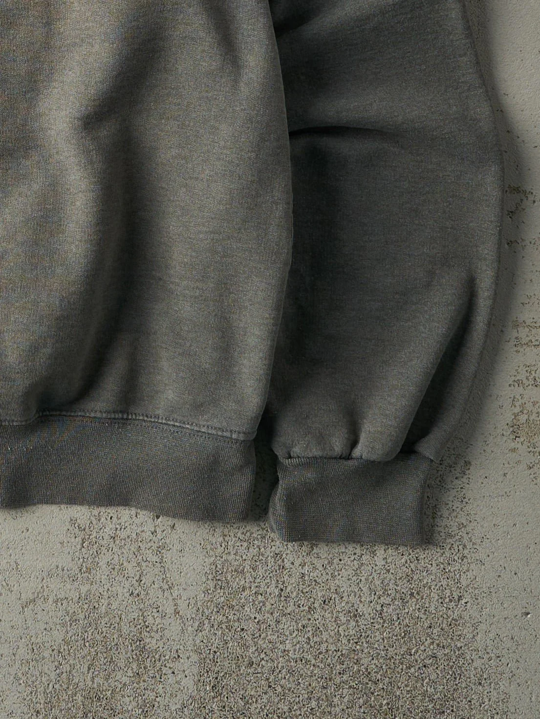 Vintage 90s Washed Green Tommy Hilfiger Embroidered Crewneck (M) - Image 3