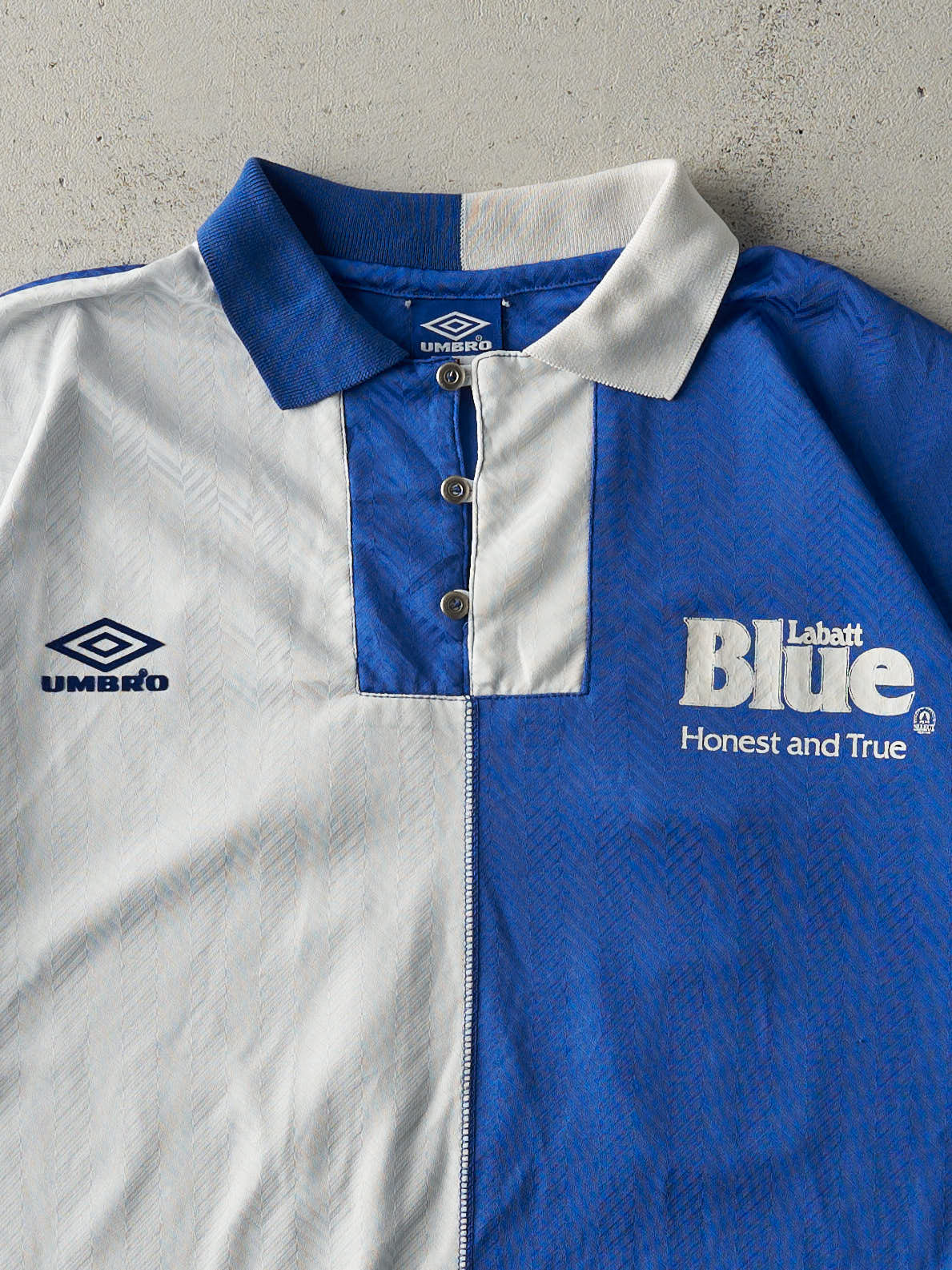 Vintage 90s White & Blue Umbro #17 Labatt Blue Soccer Jersey (XL) - Image 3