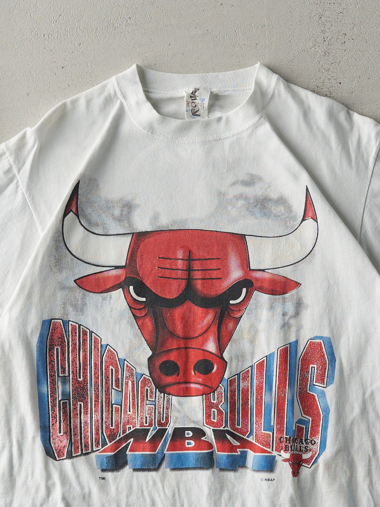 Vintage 90s White Chicago Bulls NBA Tee (M) - Image 3