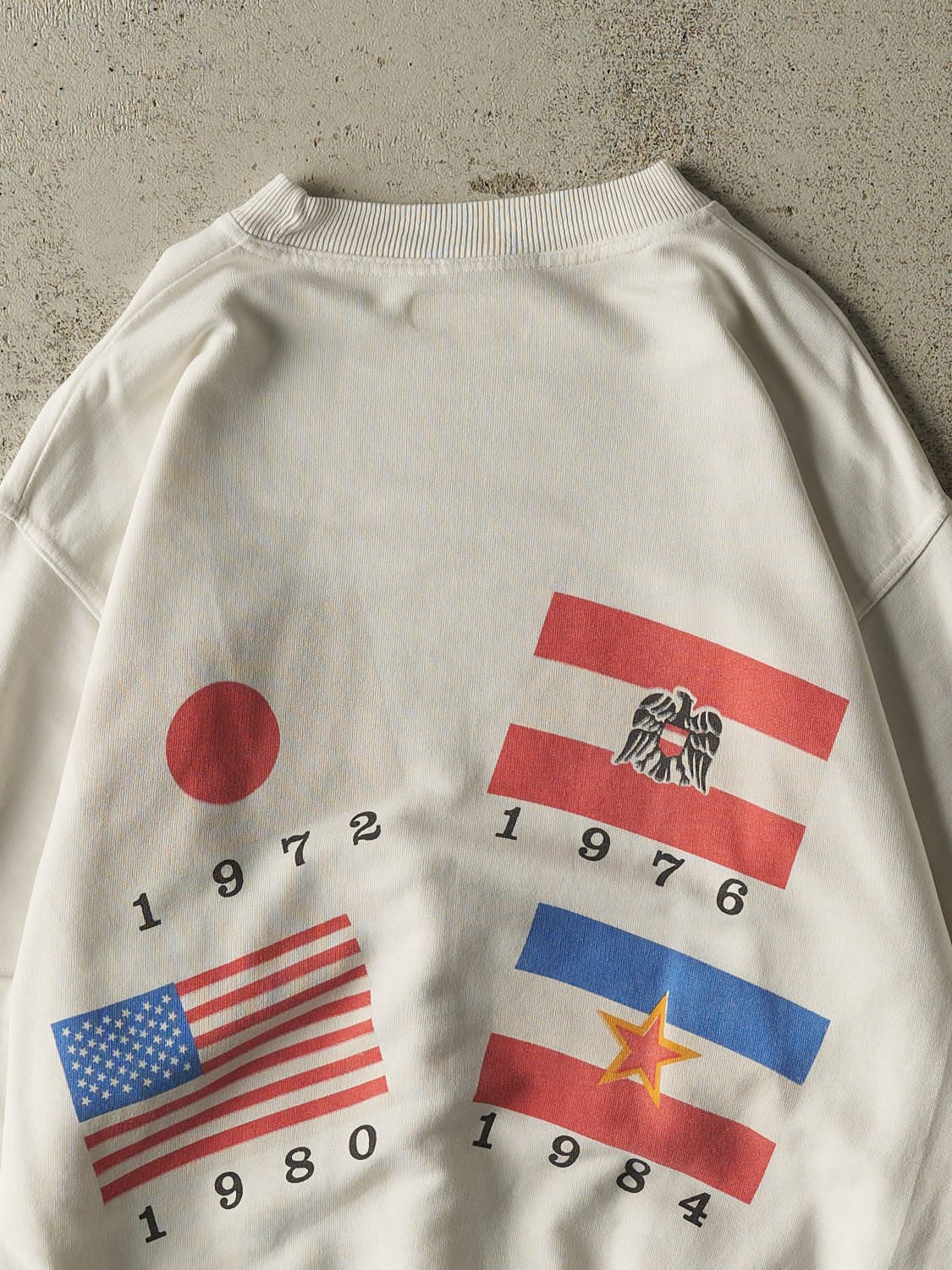 Vintage 90s White World Flags Crewneck (M/L) - Image 4