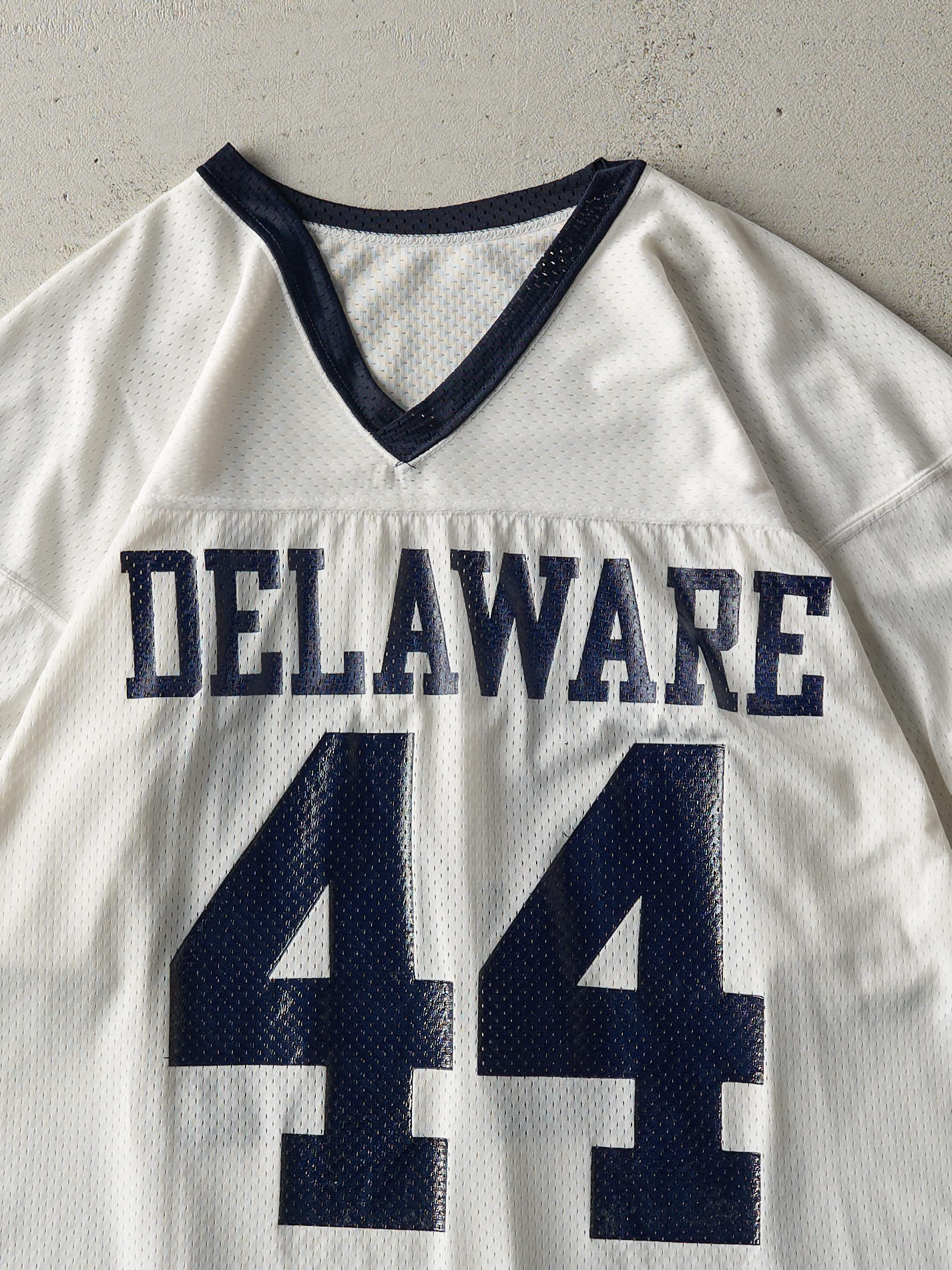 Vintage 90s White & Navy Delaware Cropped Jersey (M) - Image 4